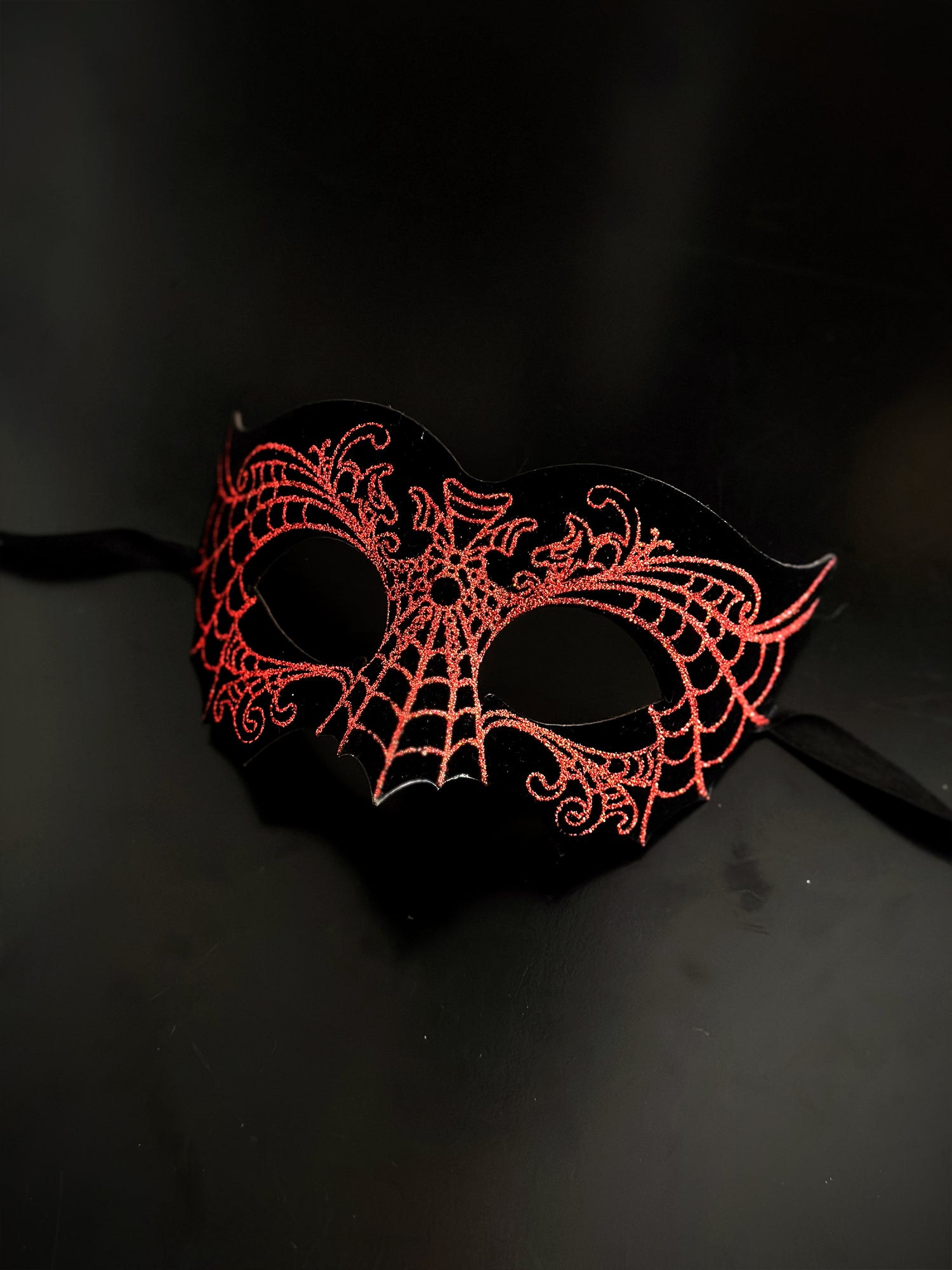 Unisex masquerade mask in black and red.