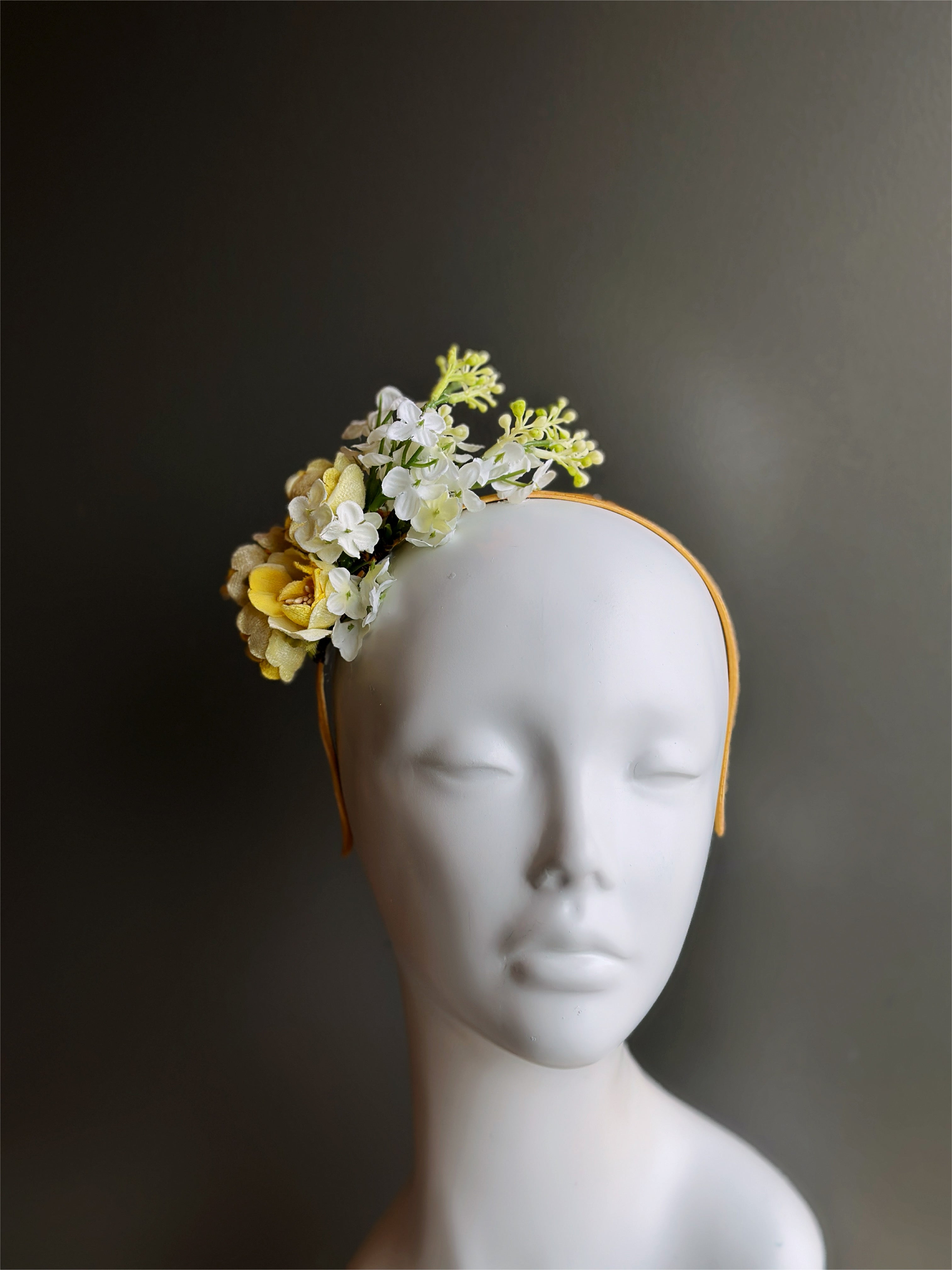 Elegant yellow and white bouquet fascinator hat with floral cluster design, perfect for weddings, tea parties, garden parties, and derby events.