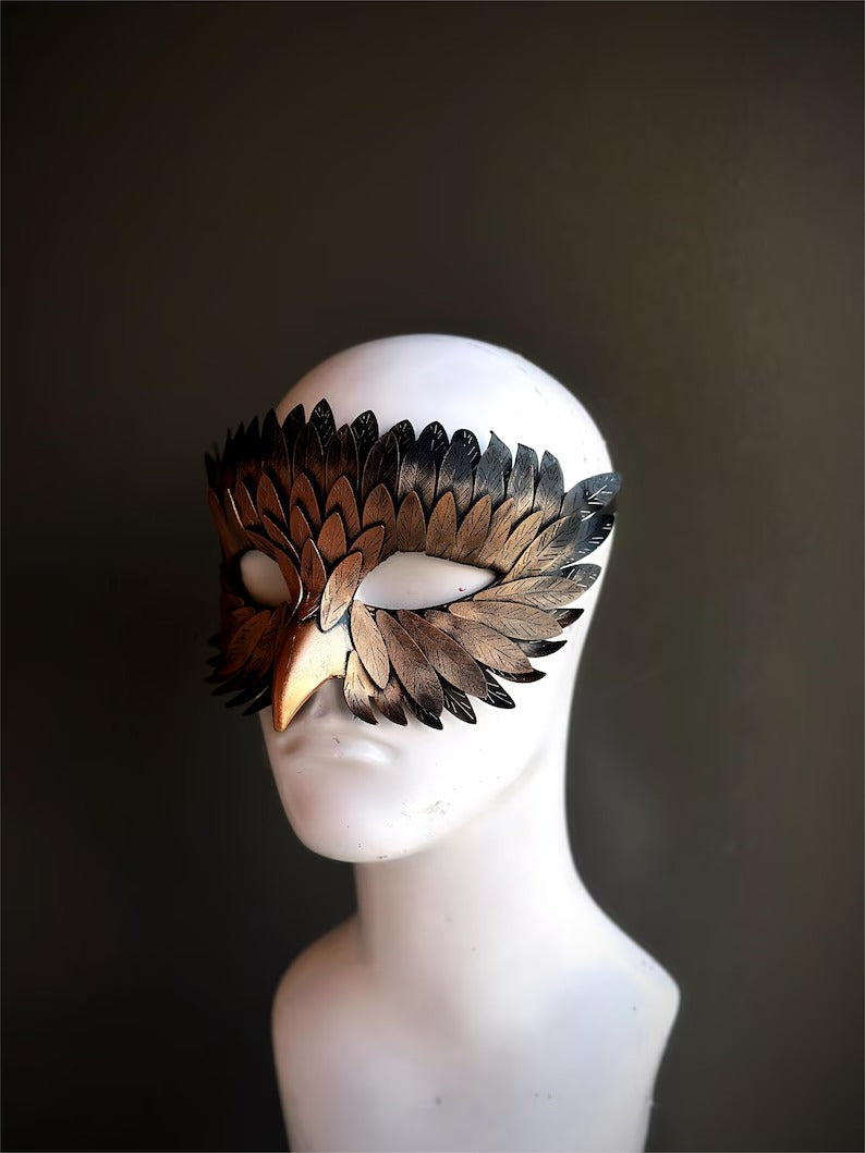 Bronze feather eagle masquerade mask with beak detail, perfect for men’s Carnival, Halloween, and masquerade costumes.