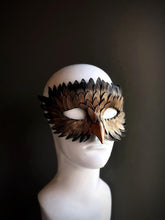 Bronze feather eagle masquerade mask with beak detail, perfect for men’s Carnival, Halloween, and masquerade costumes.