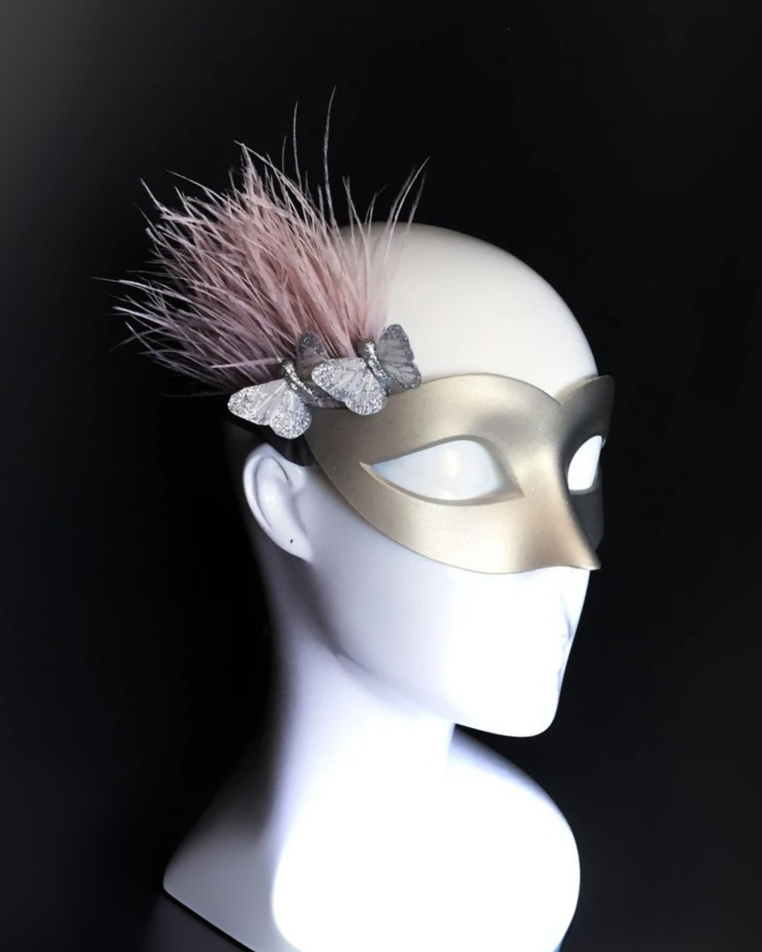Elegant champagne gold masquerade mask with lilac feathers and silver butterfly accents, ideal for weddings, proms, and masquerade parties.