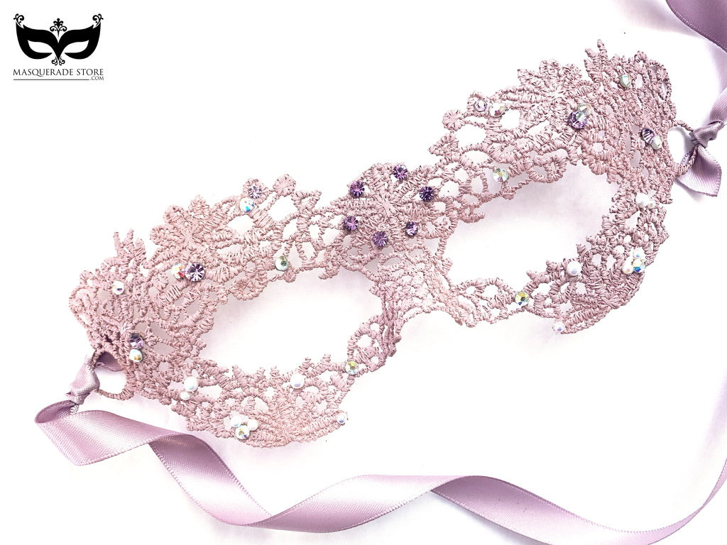 Custom lace masquerade mask in light purple with sparkling rhinestones, Pattern