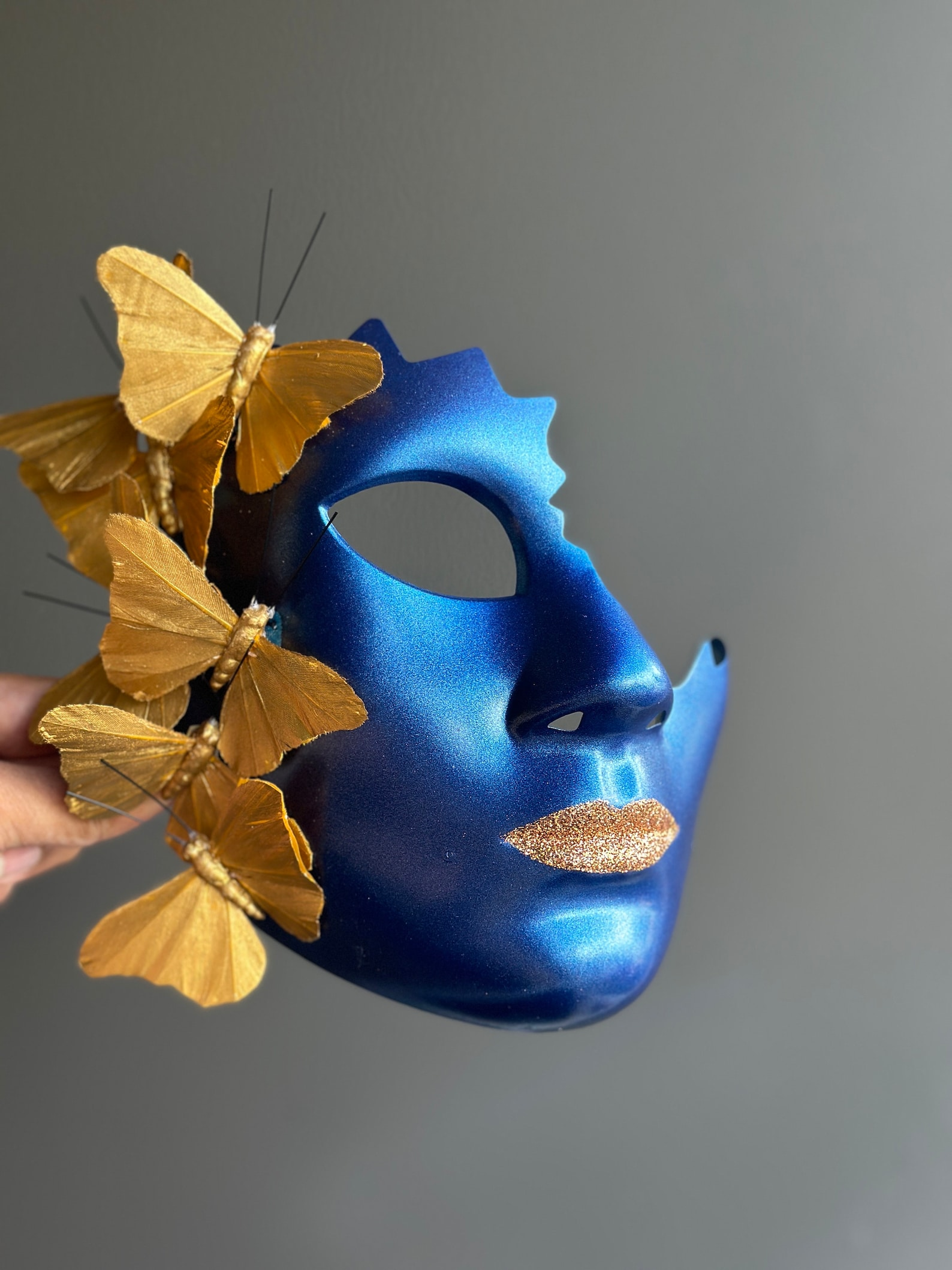 Cracked Half Face Butterfly Mask - Blue/Gold Lip