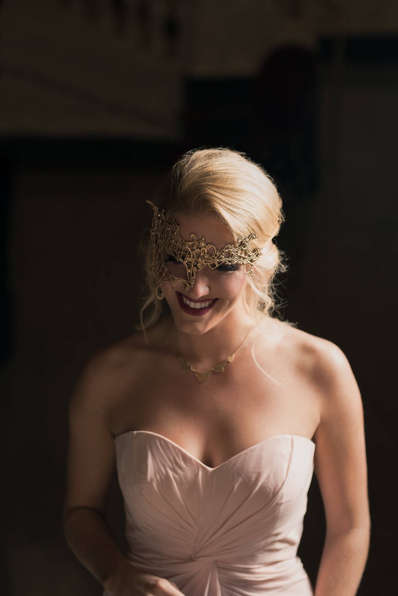 Phantom Lace Mask - Gold