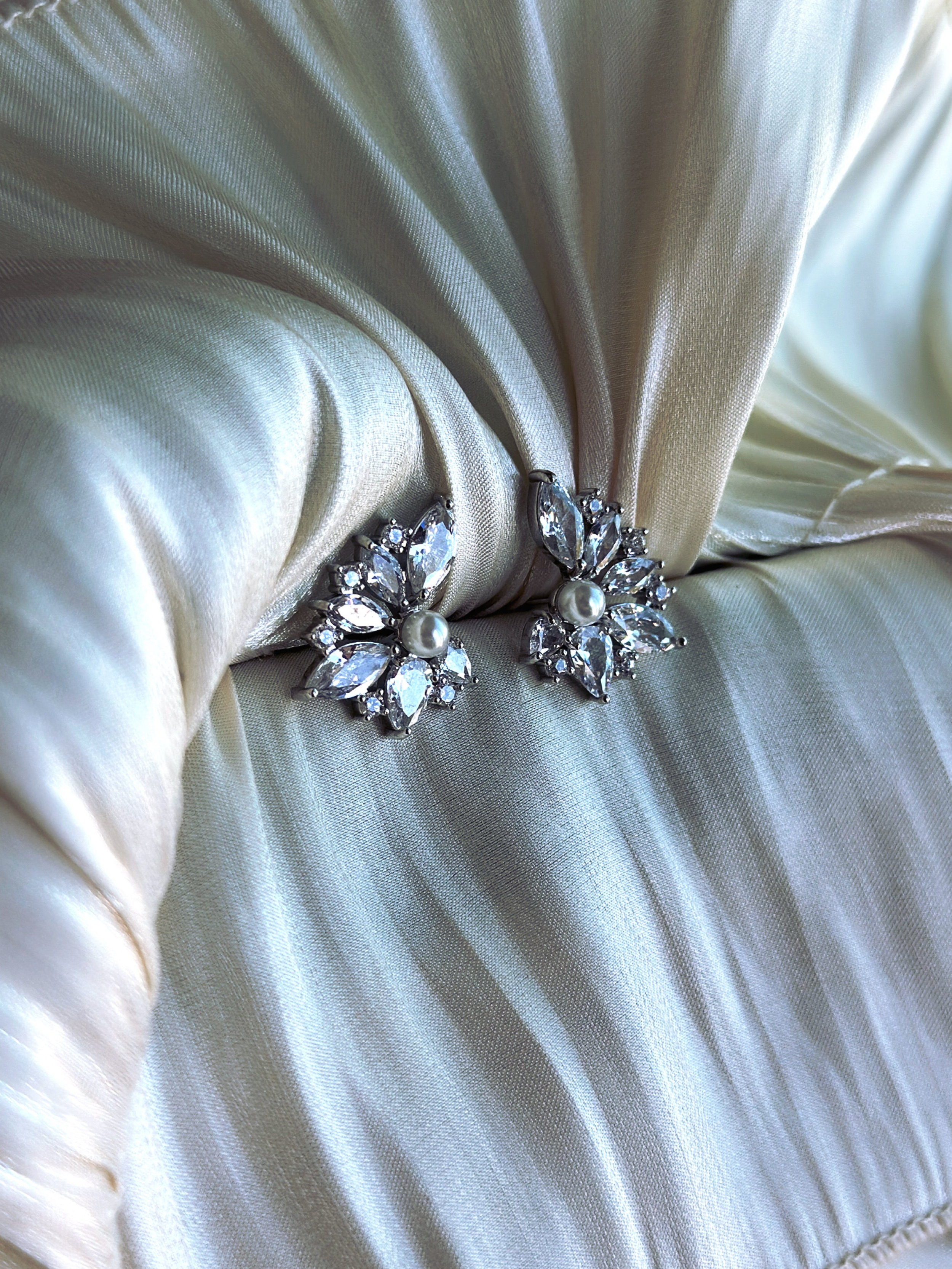 Midnight Bloom - Earrings (Silver)