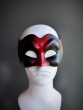 Men’s red and black Venetian half masquerade mask with two-tone design, perfect for Carnival, Halloween, and costume parties.