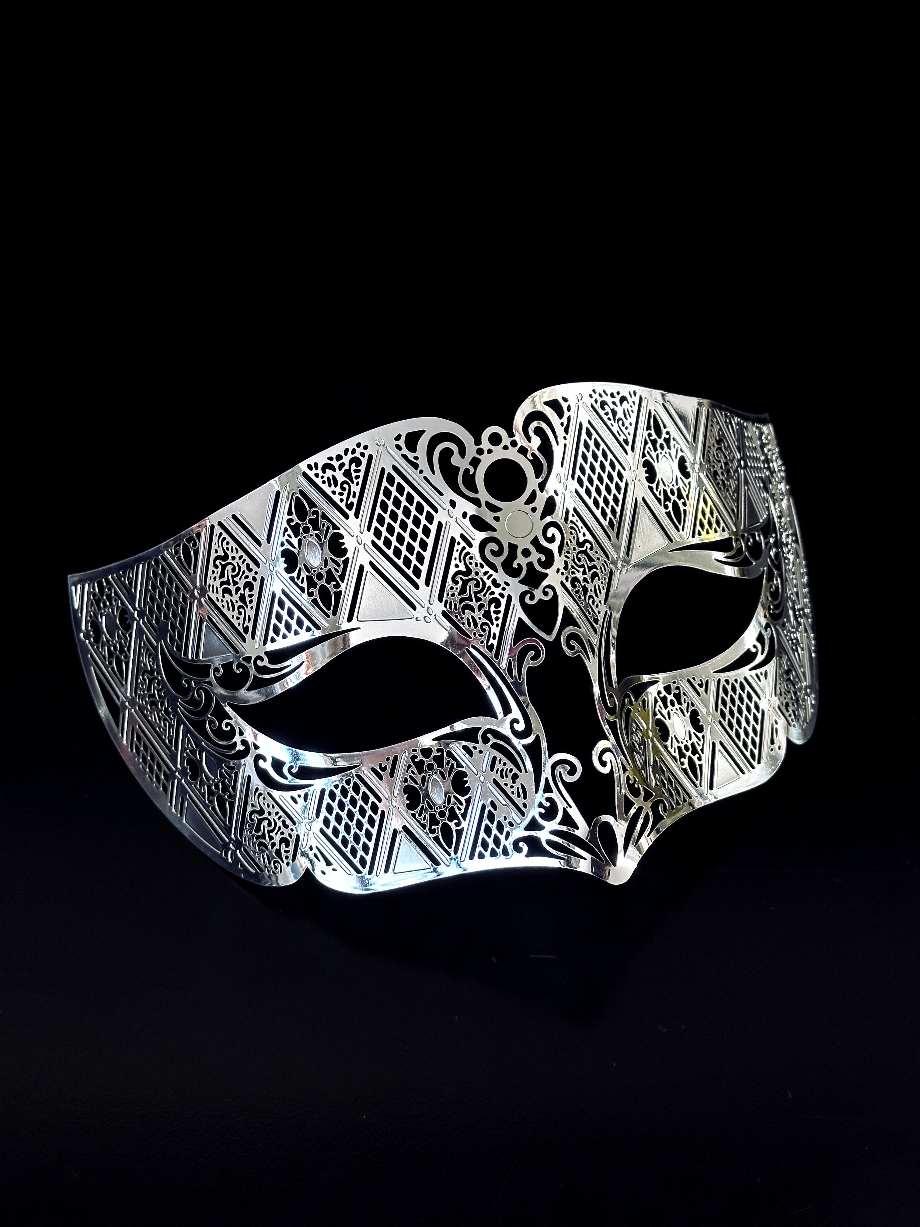 Men's Phantom Of The Opera Venetian Style Eye Mask - Sleek Silver Masquerade Accessory