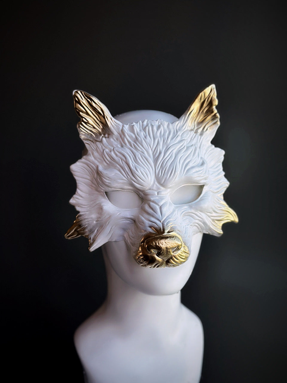 White werewolf mask with sculpted fur details and gold tip accents on the ears and snout, ideal for Halloween and fantasy-themed masquerades.