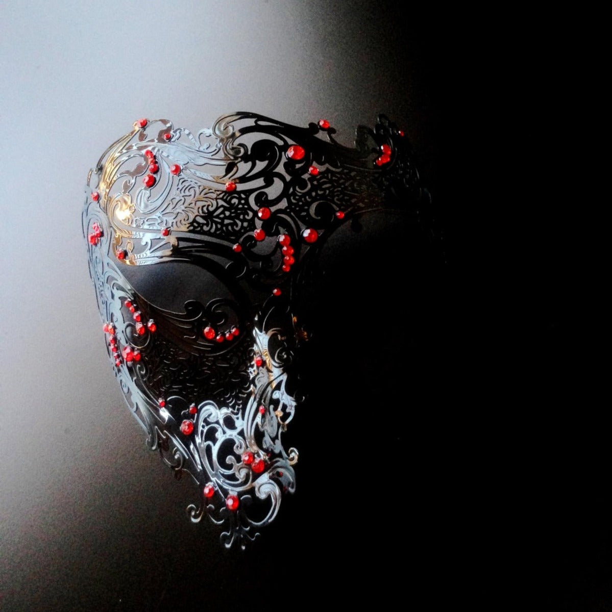 Half Metal Skull Mask - Black/Red