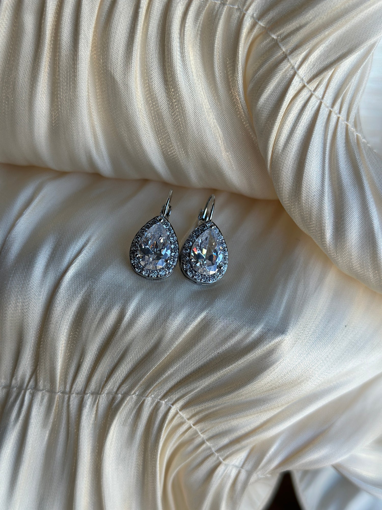 Starlume Teardrop Halo Earrings (Silver)