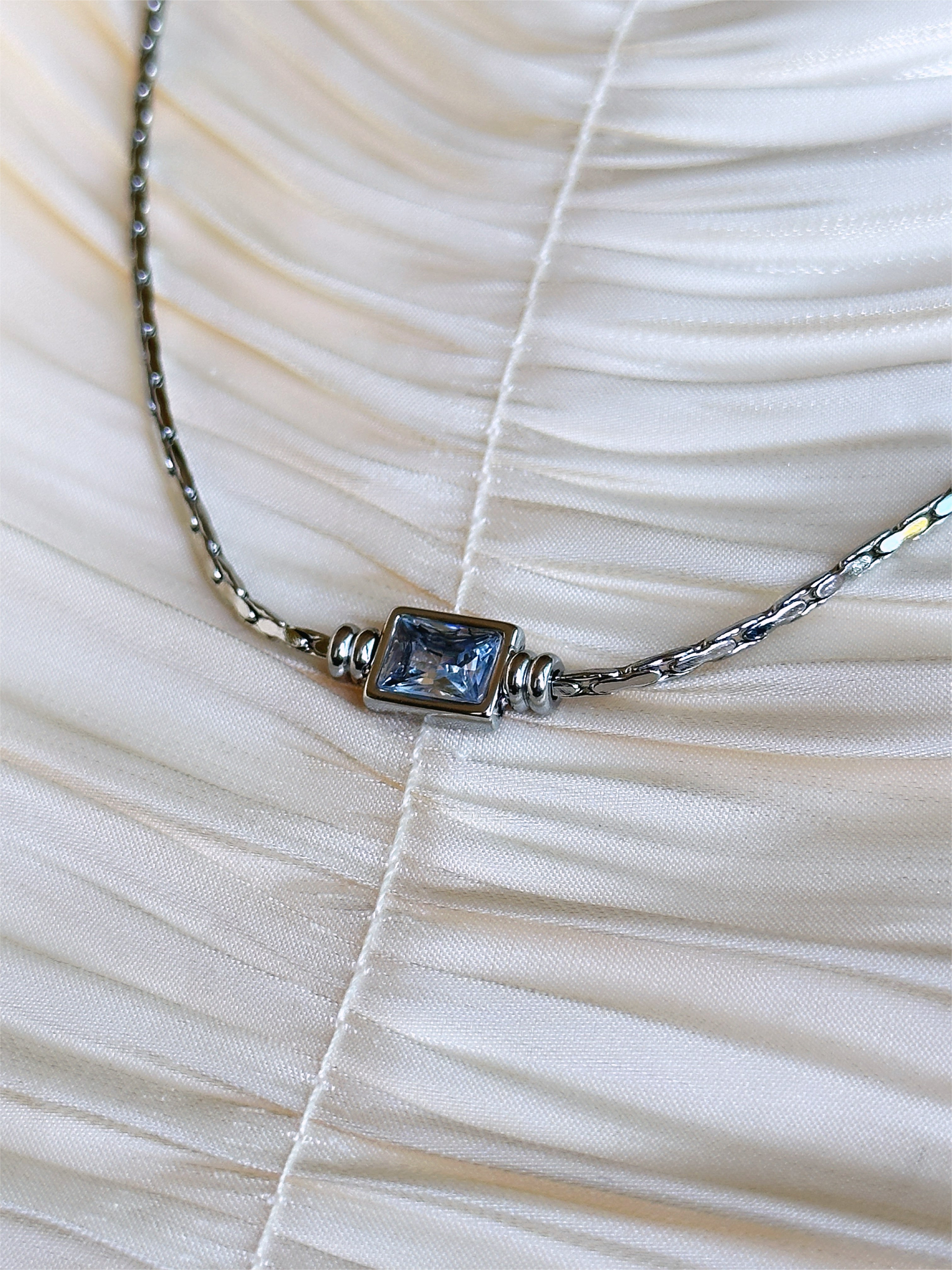 Aurora Crystal Bar Necklace (Silver)