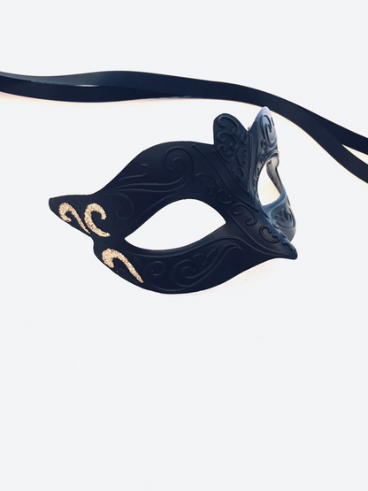 Gilded Shadows – Noir