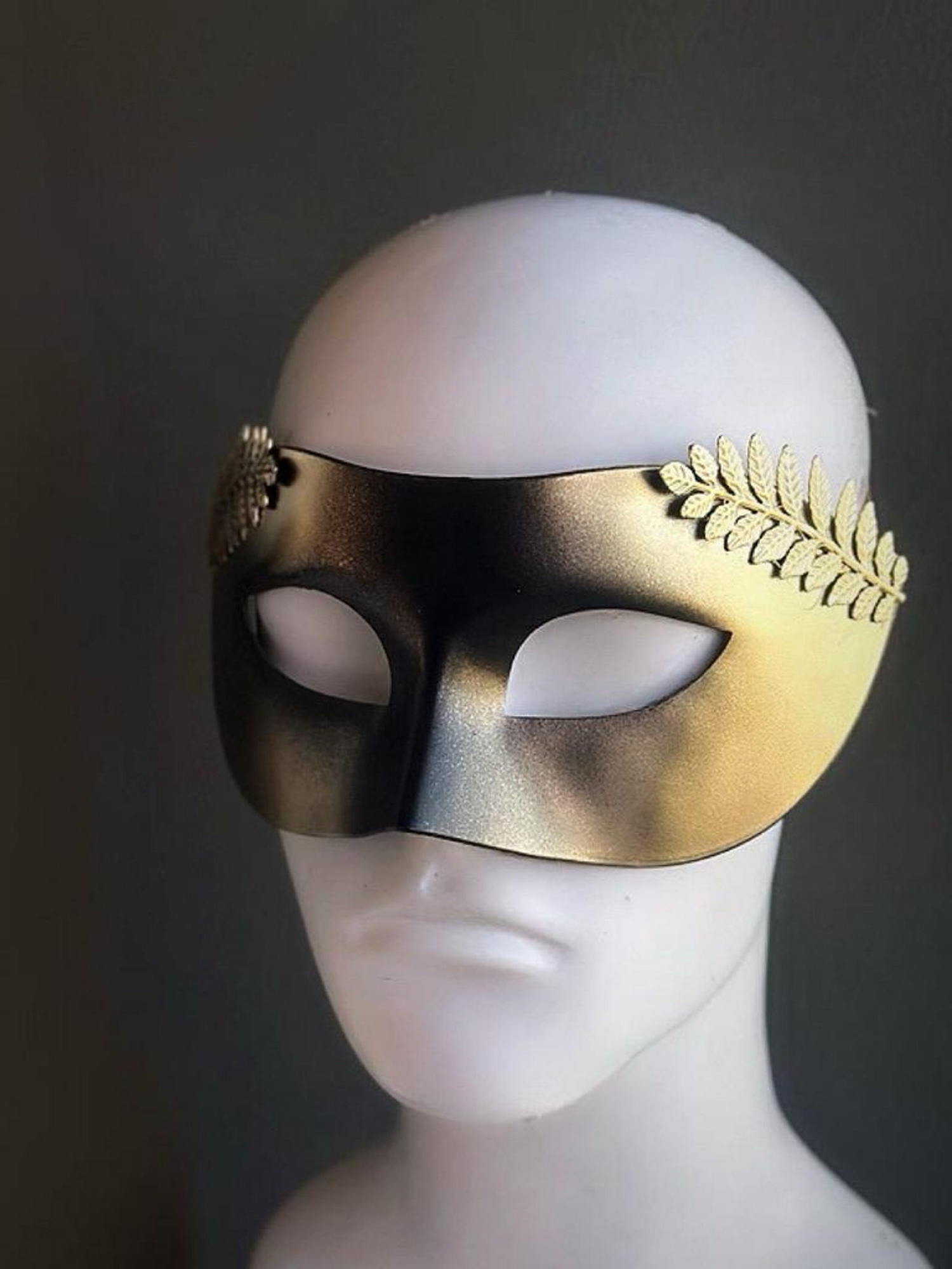 Eternal Reign – Black Gold Masks