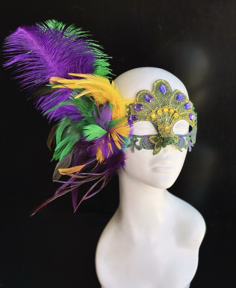Royal Revelry – Mardi Gras Feather Masquerade Mask