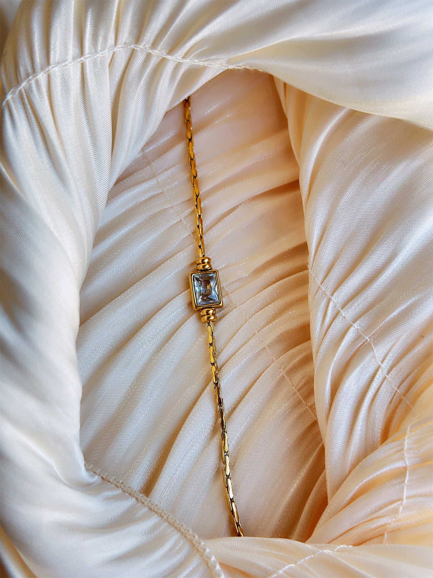 Aurora Crystal Bar Necklace (Gold)