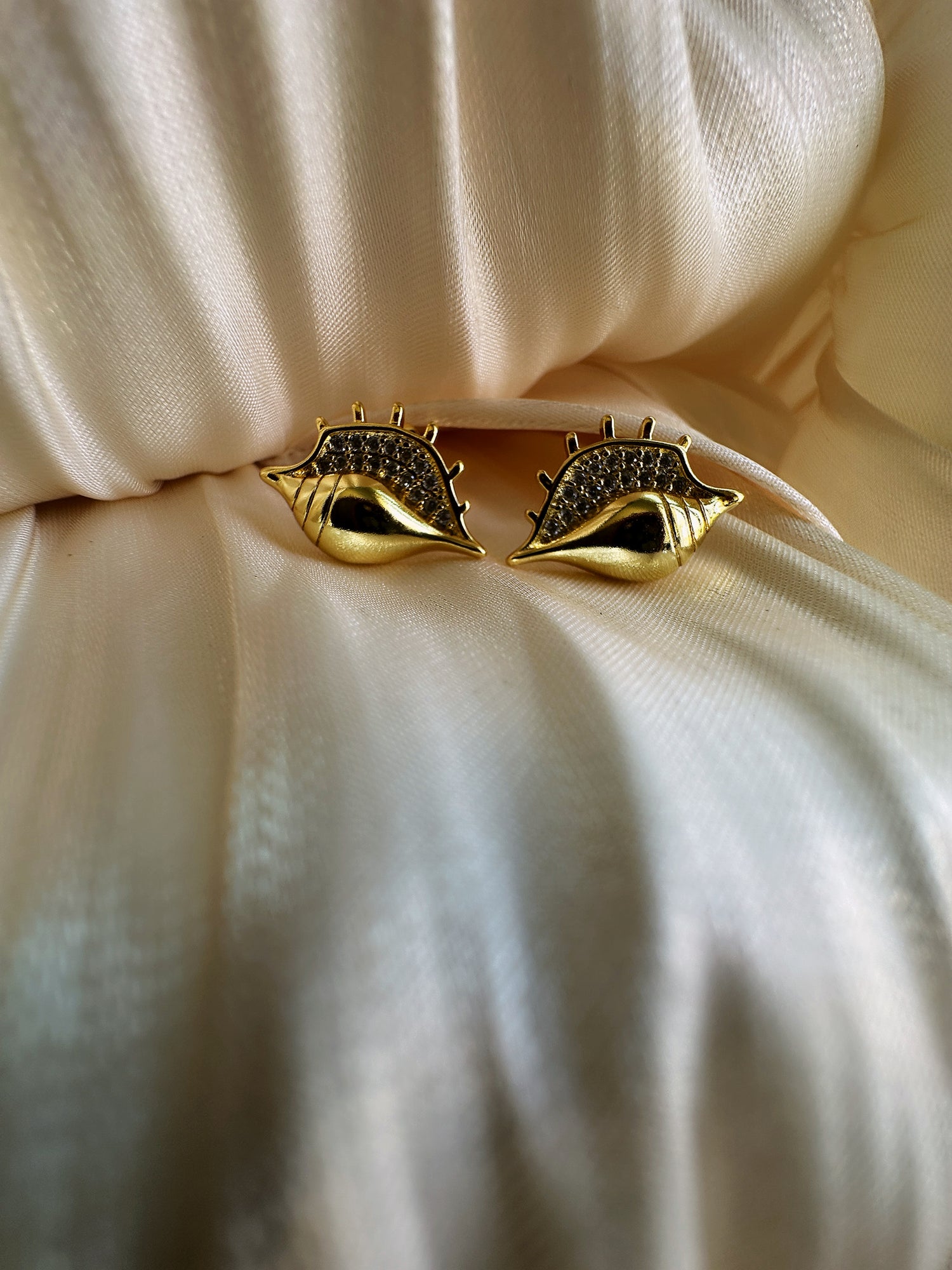 Golden Shell Spark Stud Earrings