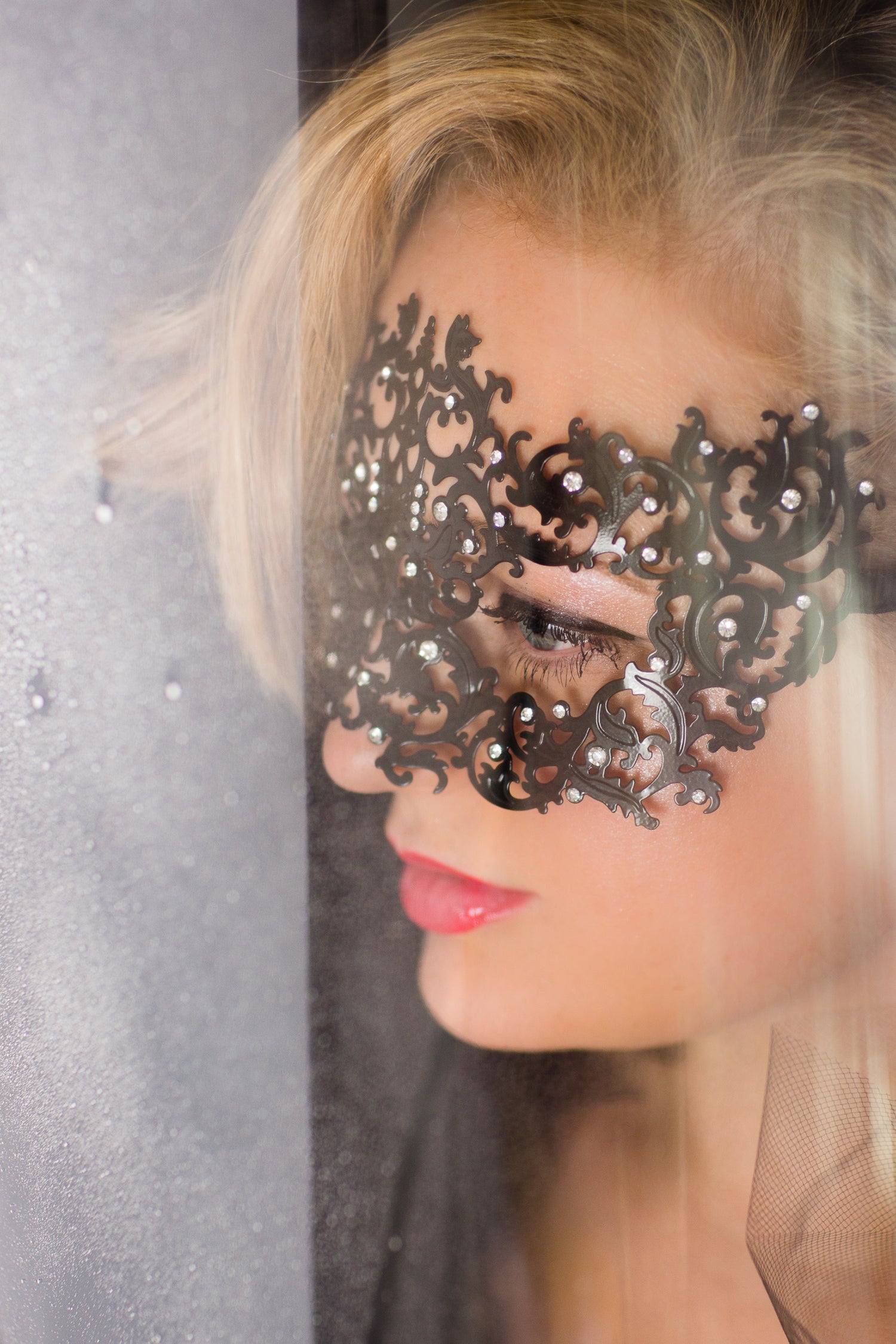 Metal Rhinestone Mask - Black