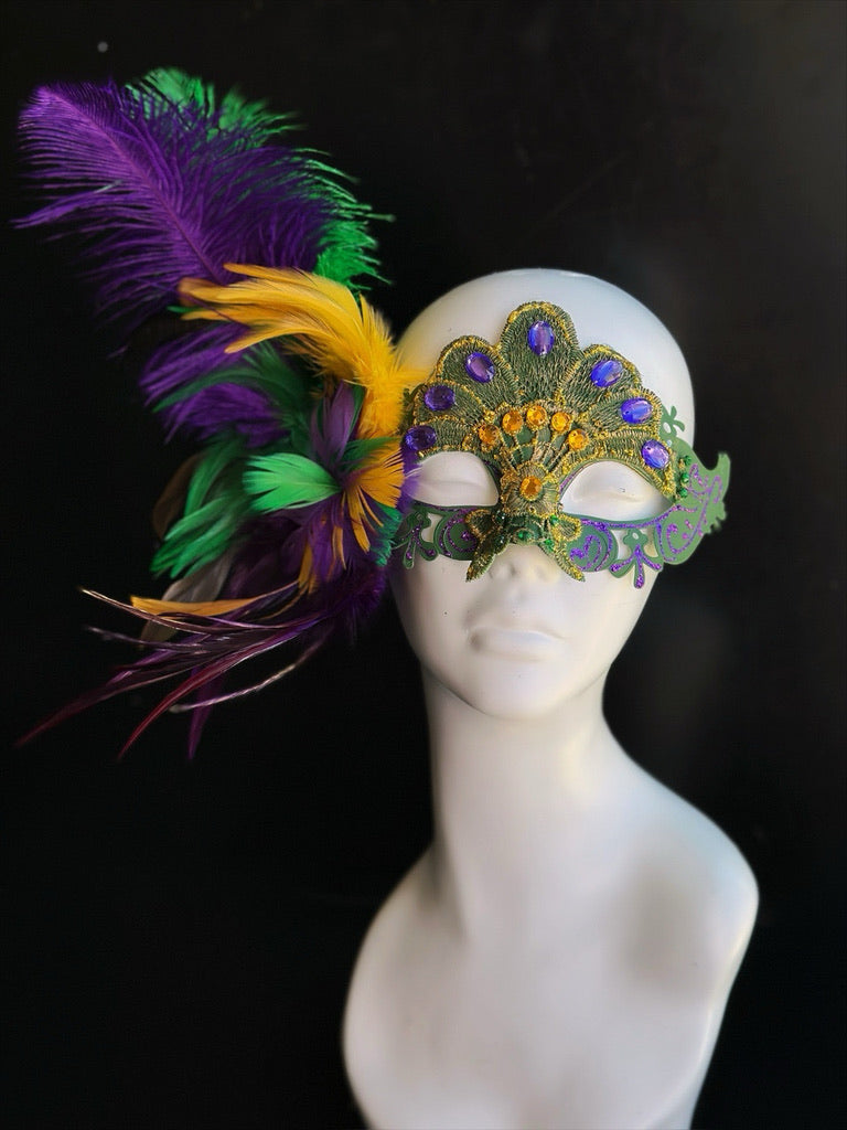 Royal Revelry – Mardi Gras Feather Masquerade Mask