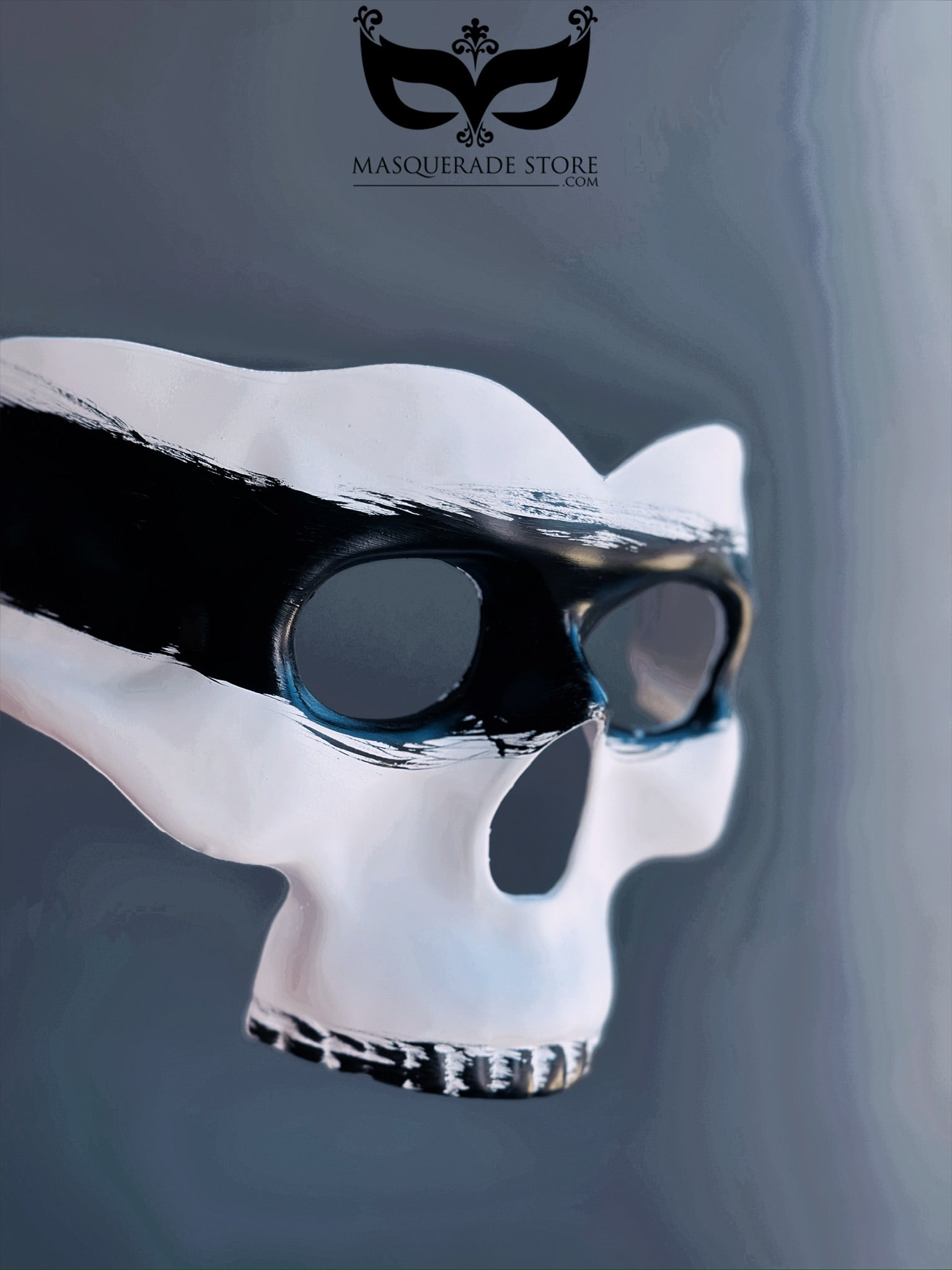 Phantom Skull - Black and White