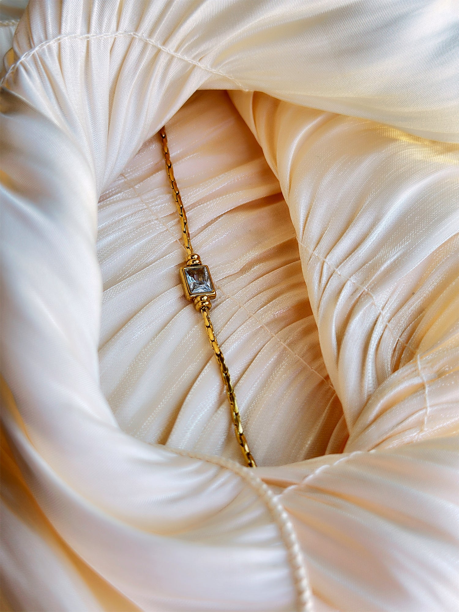 Aurora Crystal Bar Necklace (Gold)