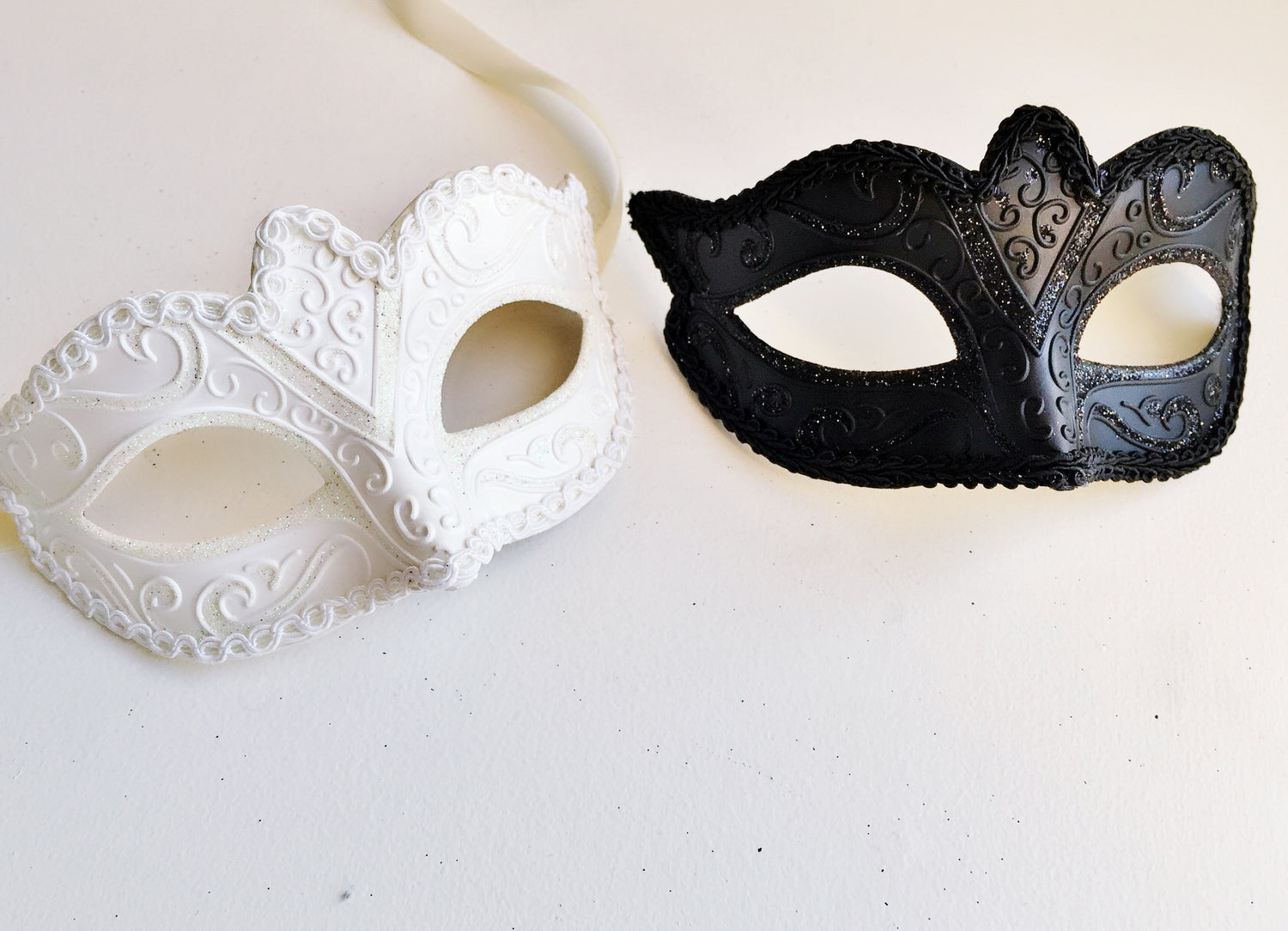 Venetian Wedding Pair - Black/White