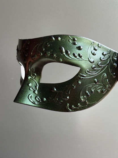 Duskhue – Men’s Mask (Green Bronze)