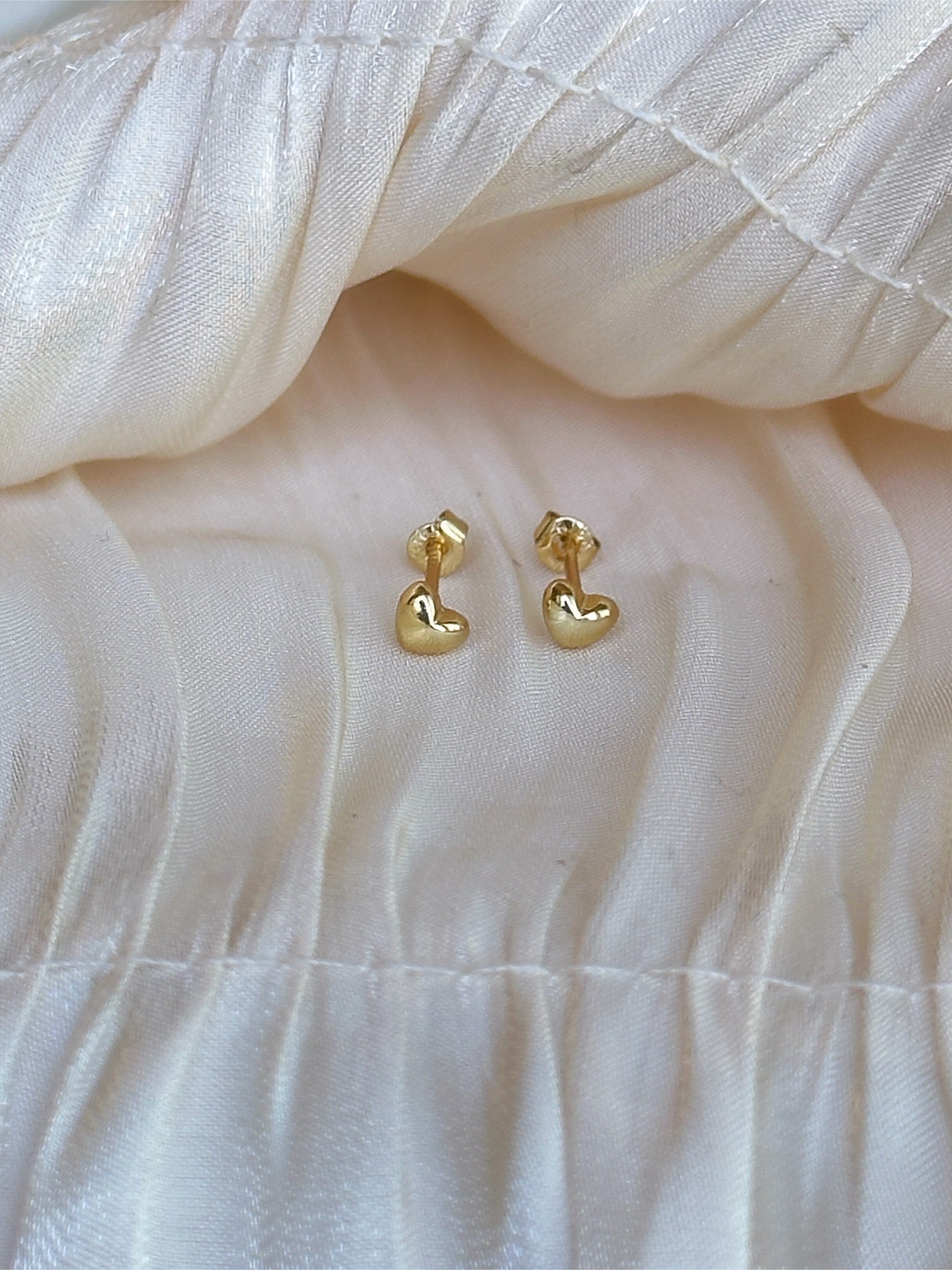 Amora Heart Stud Earrings (Gold)