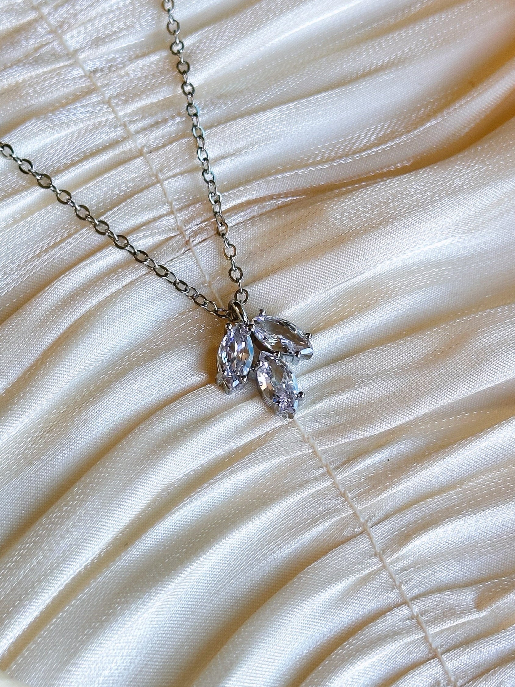 LAUREL GAZE - NECKLACE (SILVER)