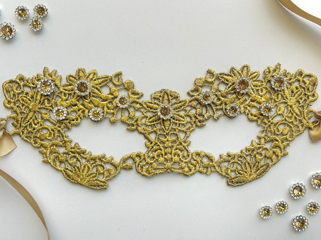 Golden Bellezza - Gold Lace Venetian Mask