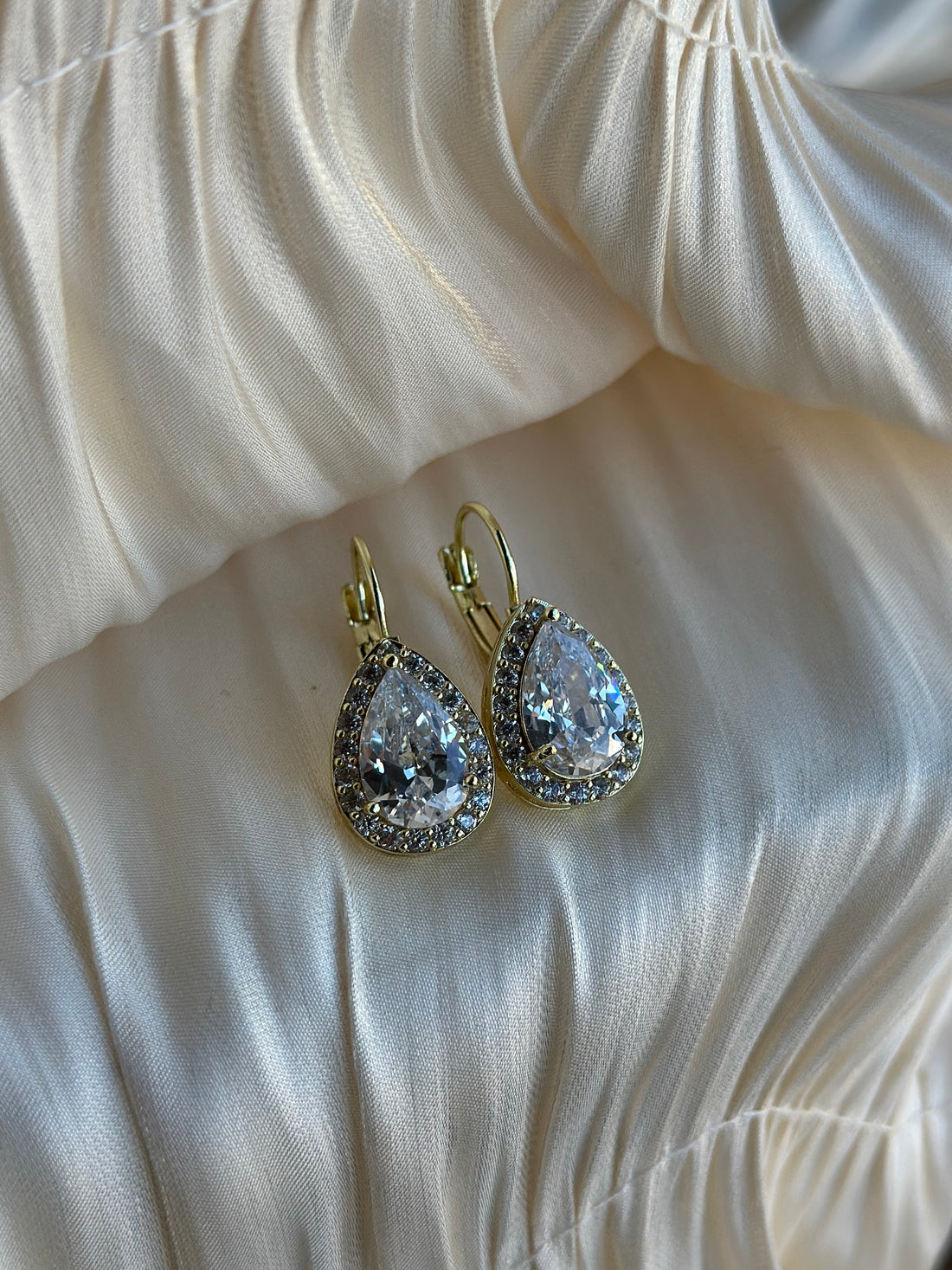 Starlume Teardrop Halo Earrings (Gold)