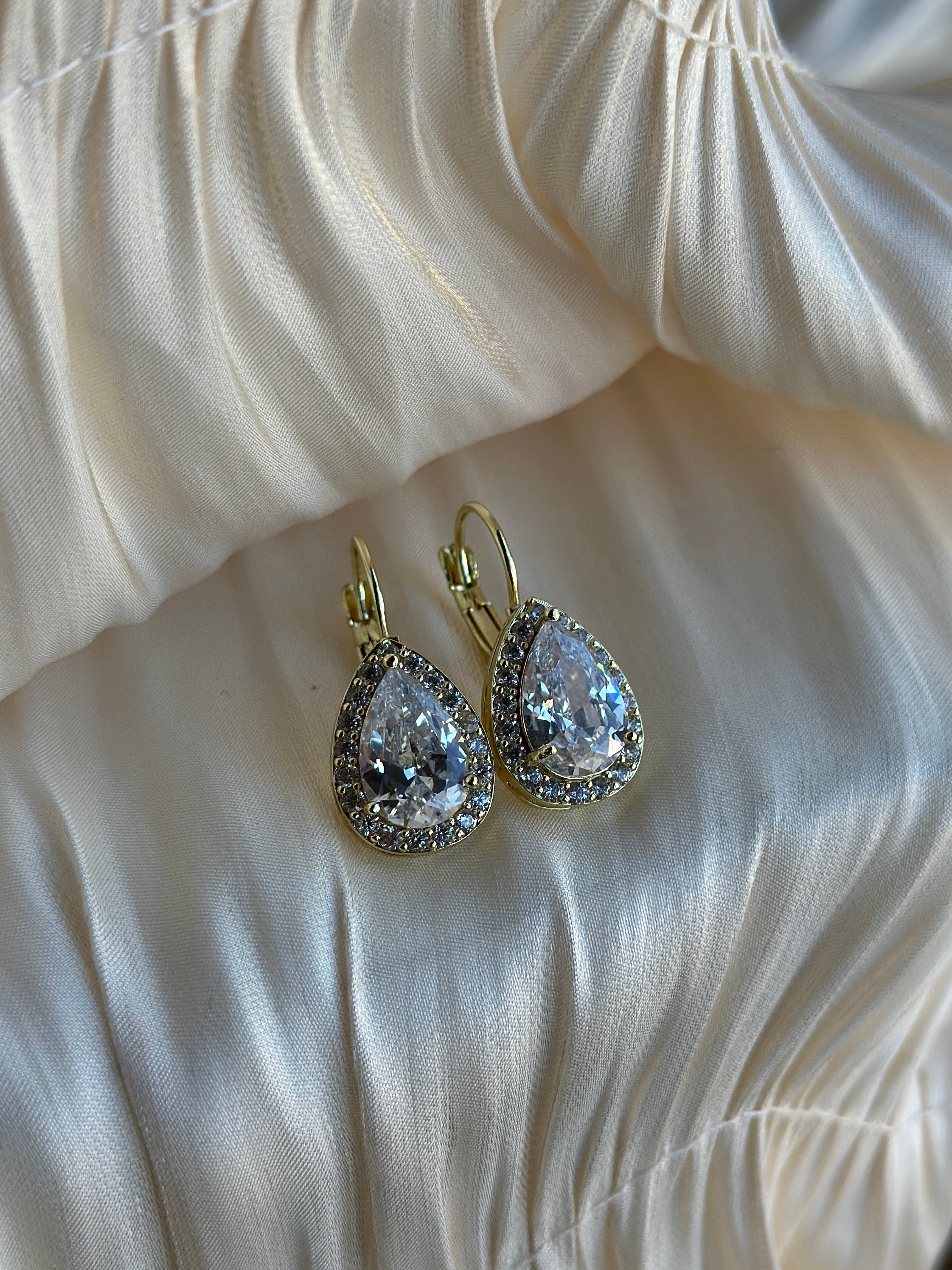 Starlume Teardrop Halo Earrings (Gold)
