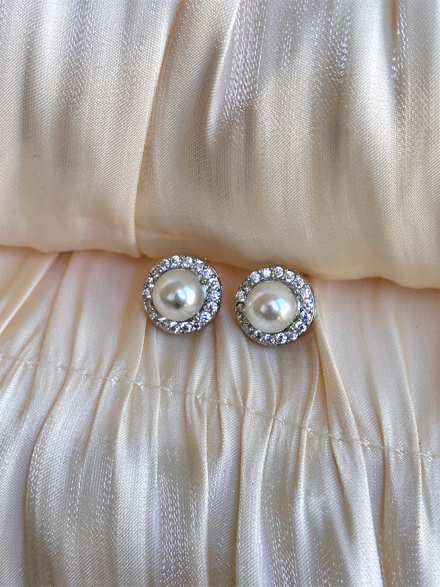 Luna Halo Pearl Stud Earrings