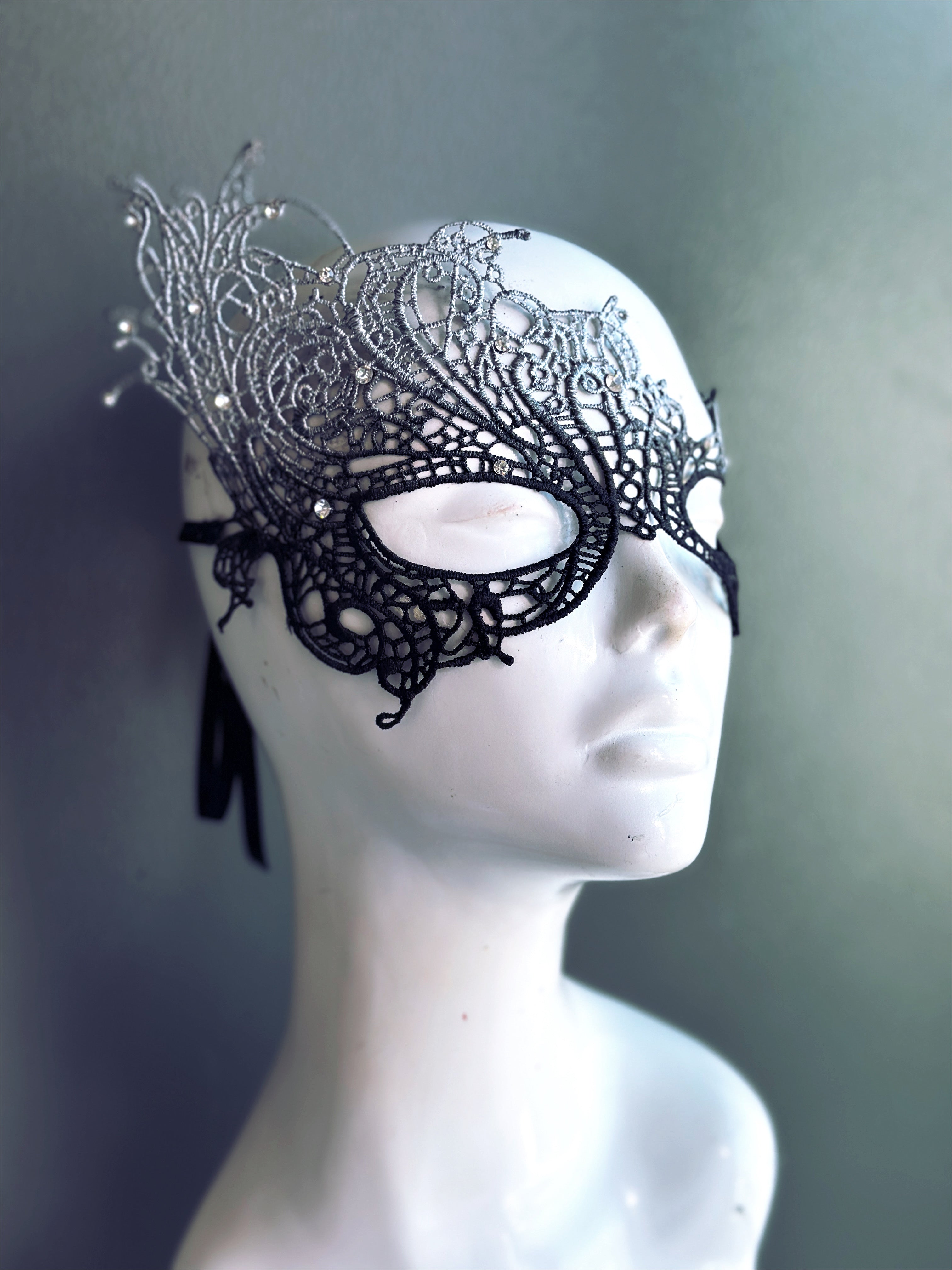 Elizabeth Lace Mask - Silver Black
