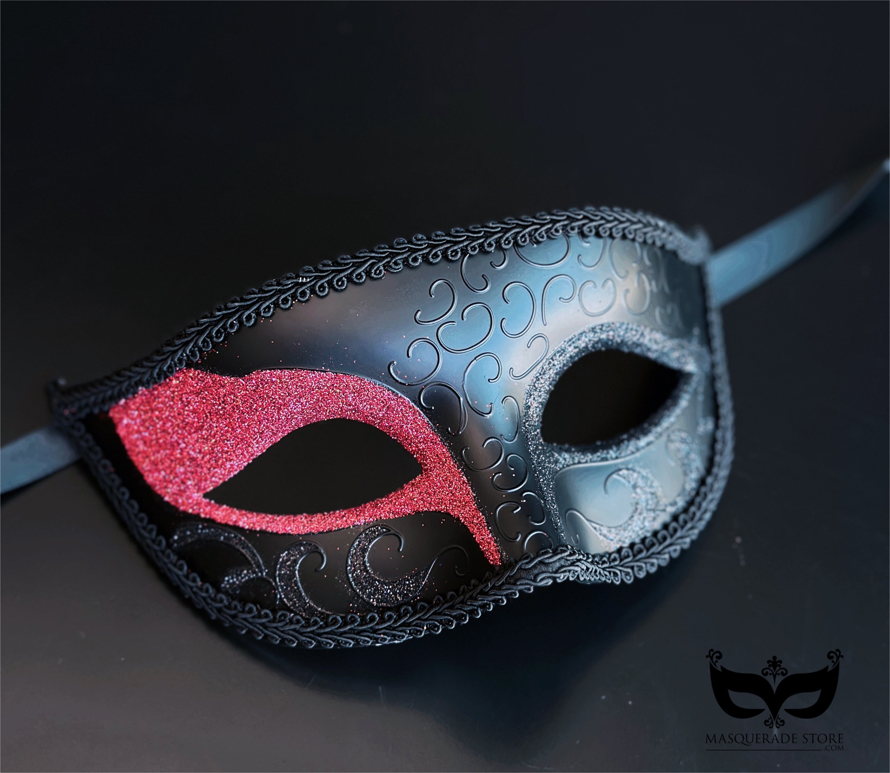 Ruby Glitter Nocturne – Black Mask
