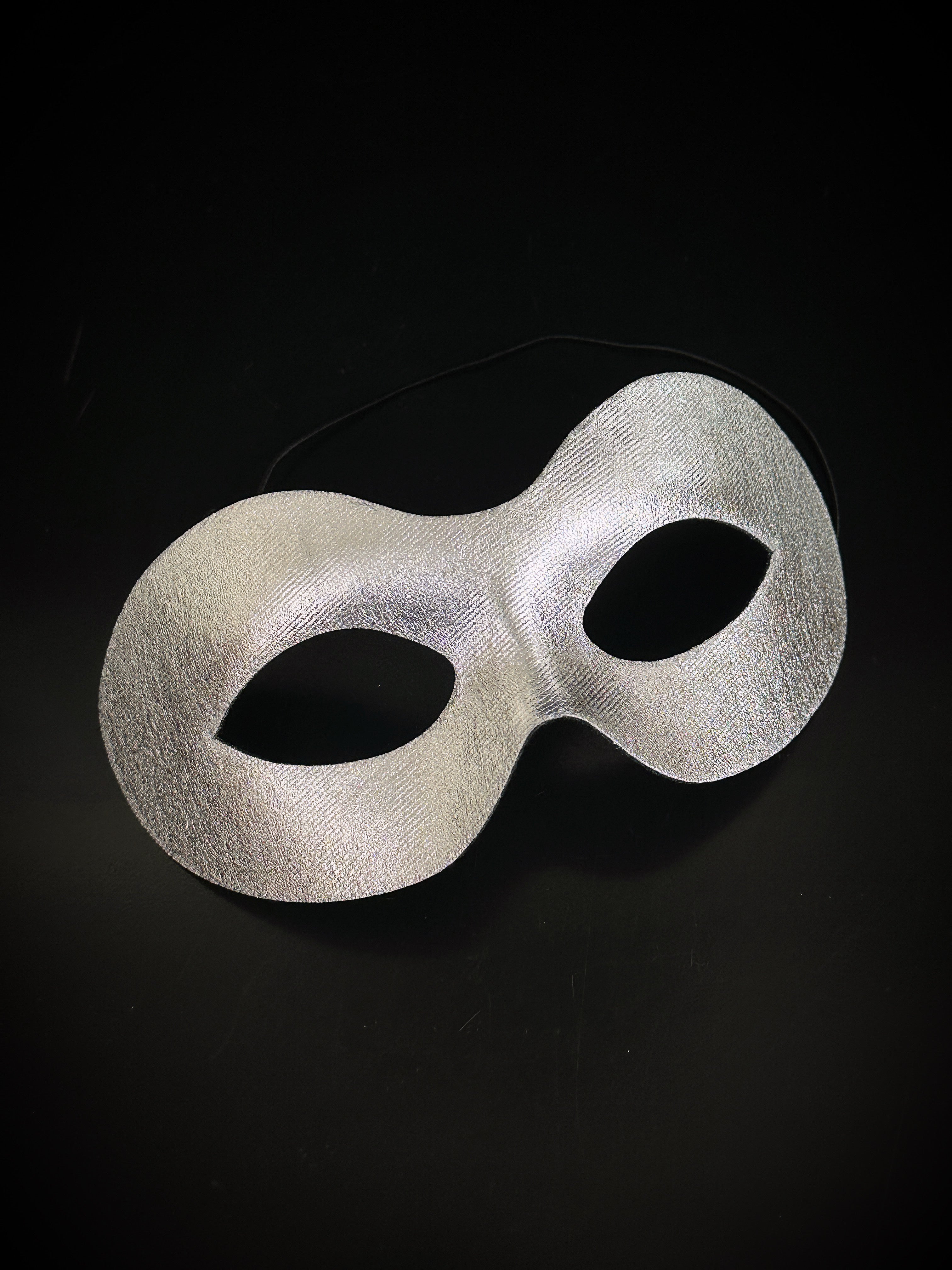 Bulk masquerade masks in silver.