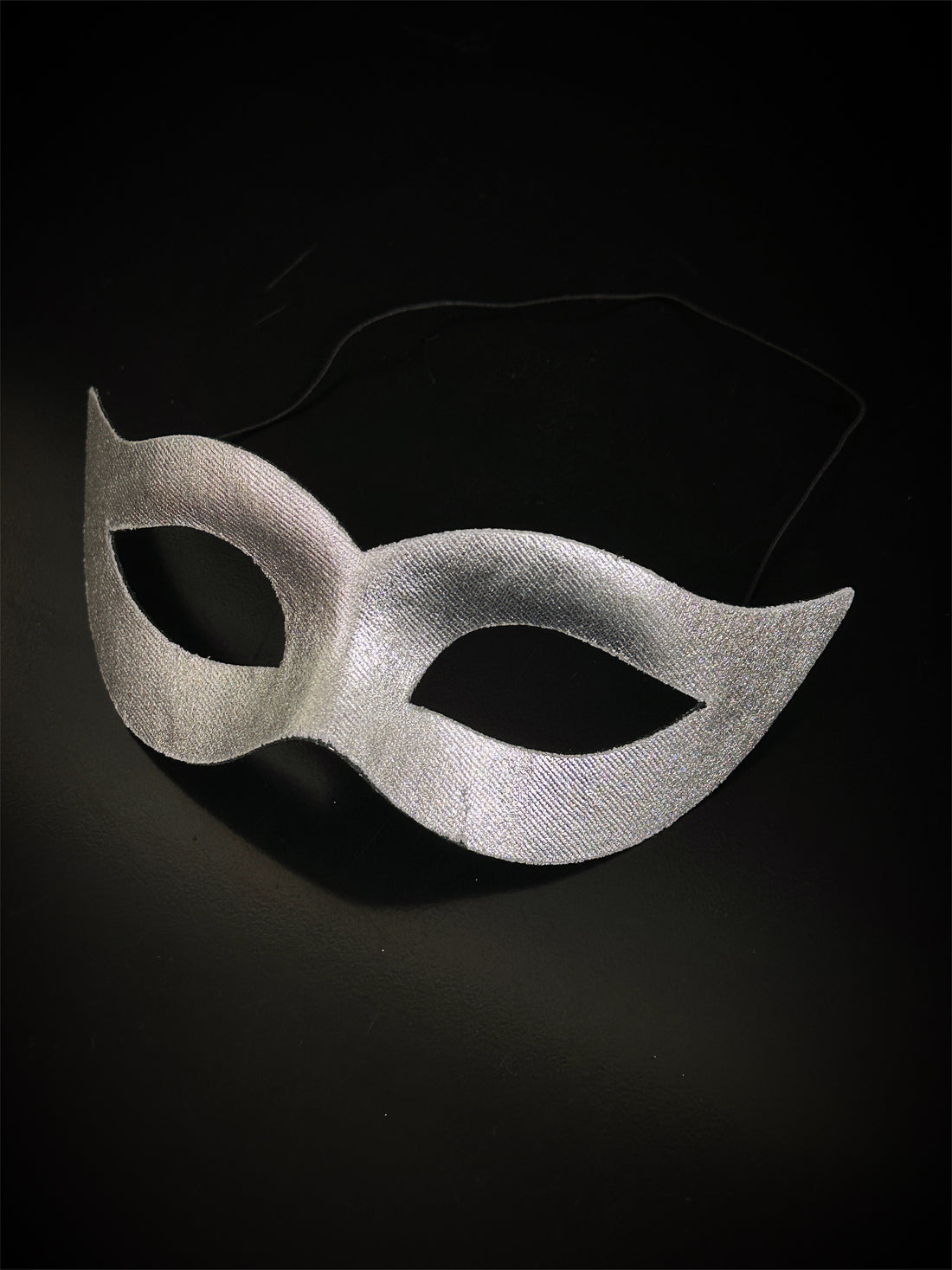 Bulk masquerade masks in silver.