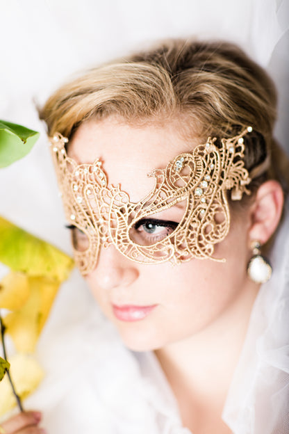 Elizabeth Lace Mask - Gold