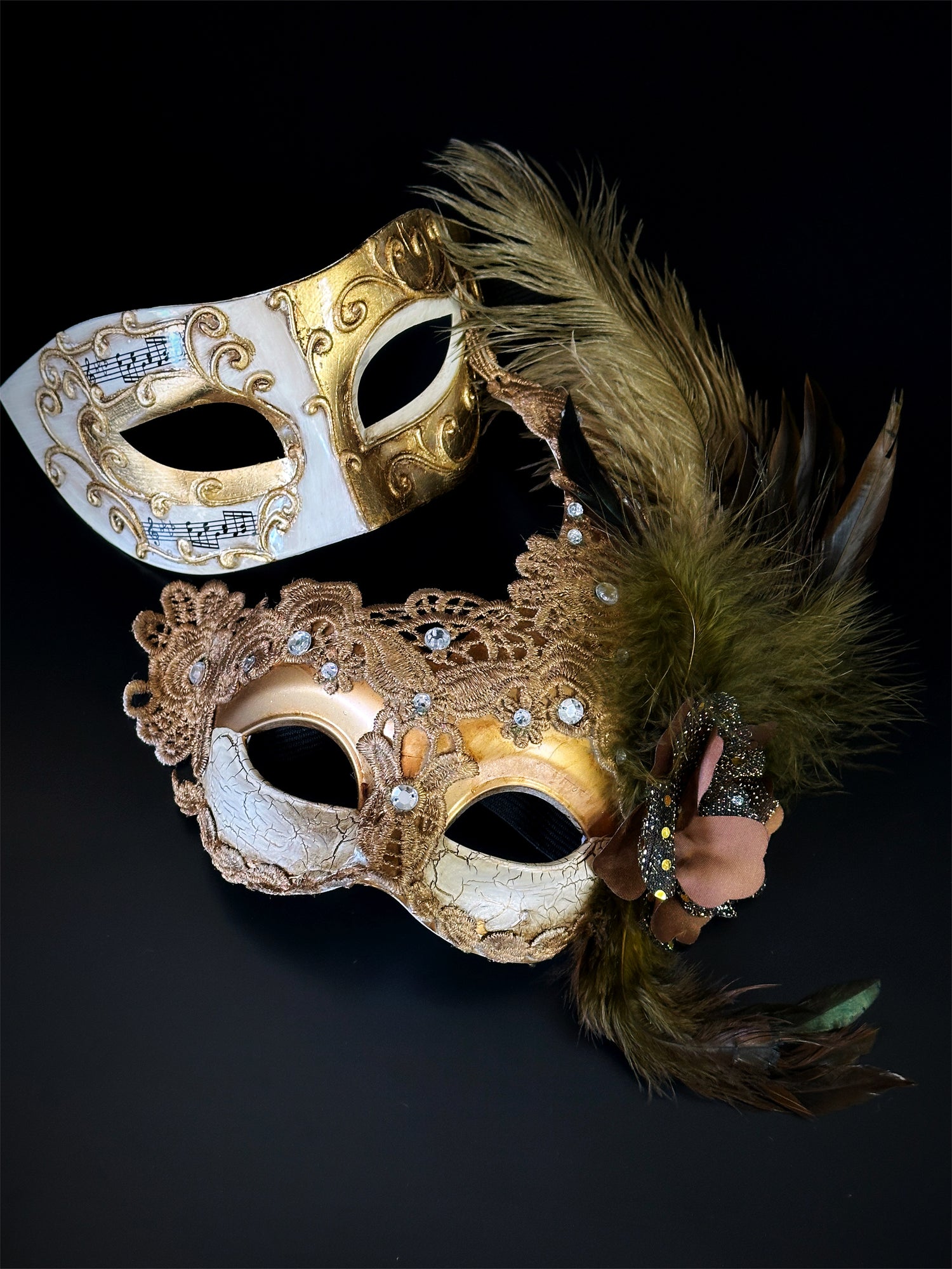 Couples masquerade masks in gold with music notes on the men&