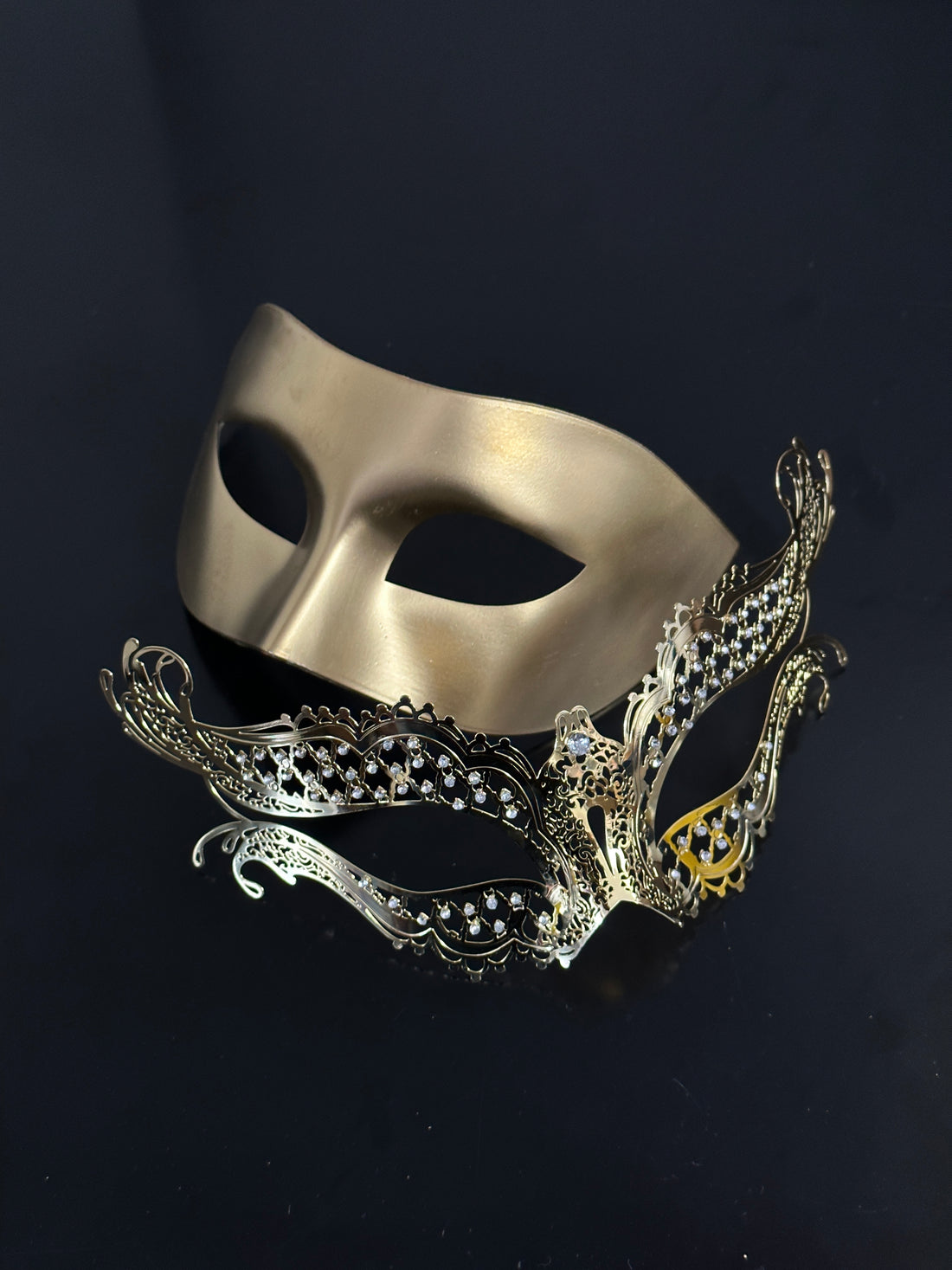 Couples masquerade mask set in gold for sale.