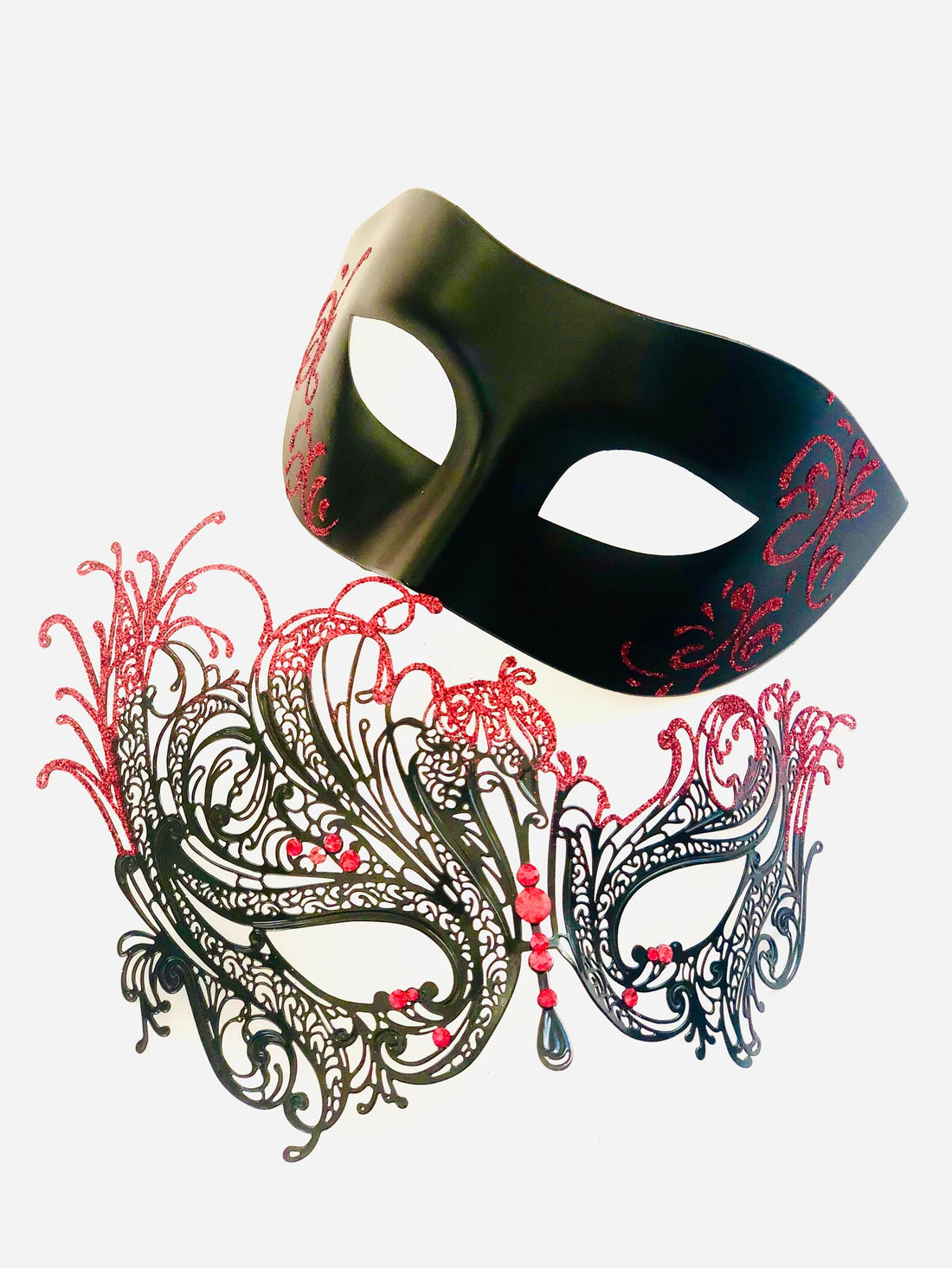 Metal mask in black with red glitter and ruby stones. Black men&