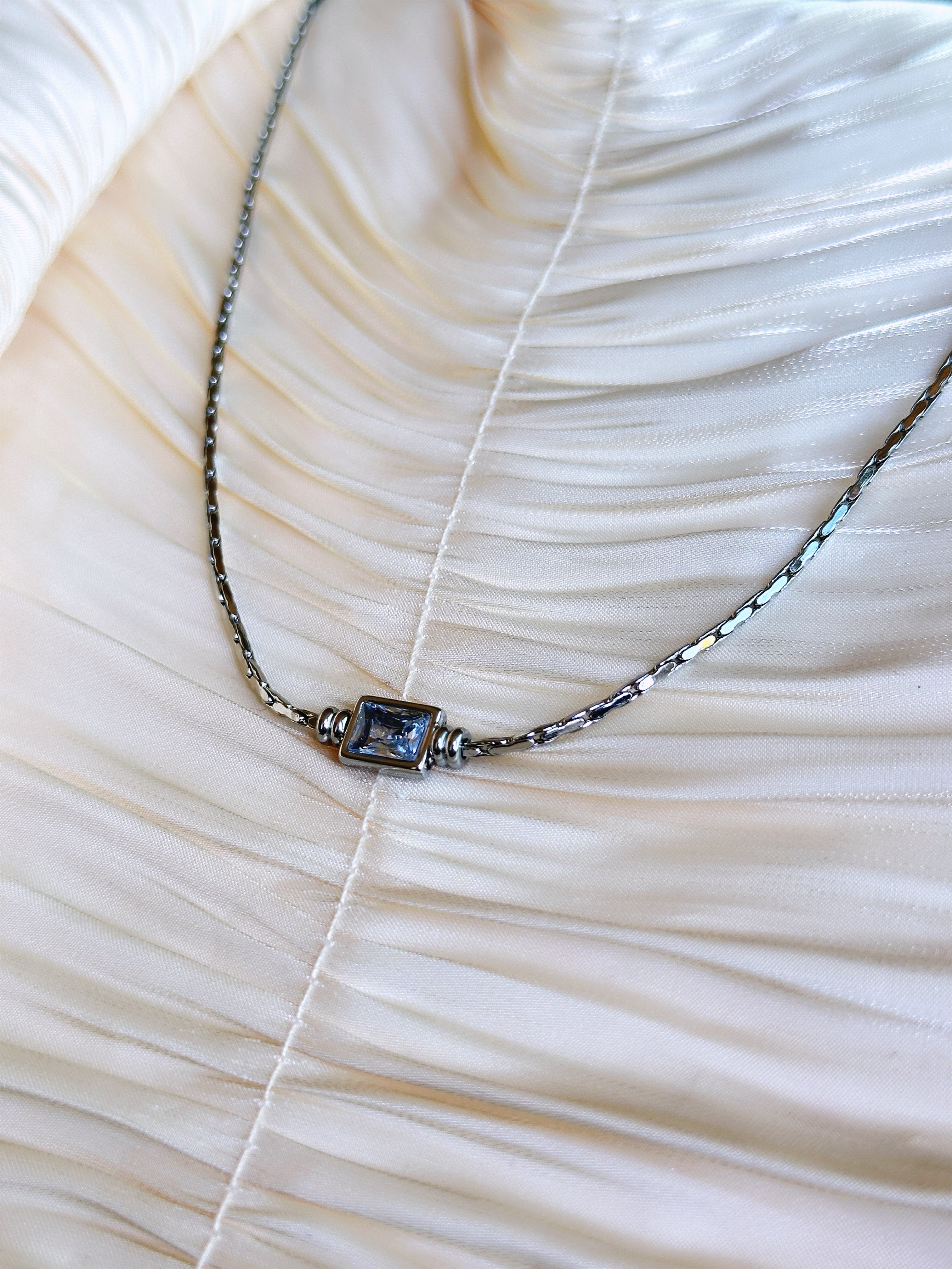 Aurora Crystal Bar Necklace (Silver)