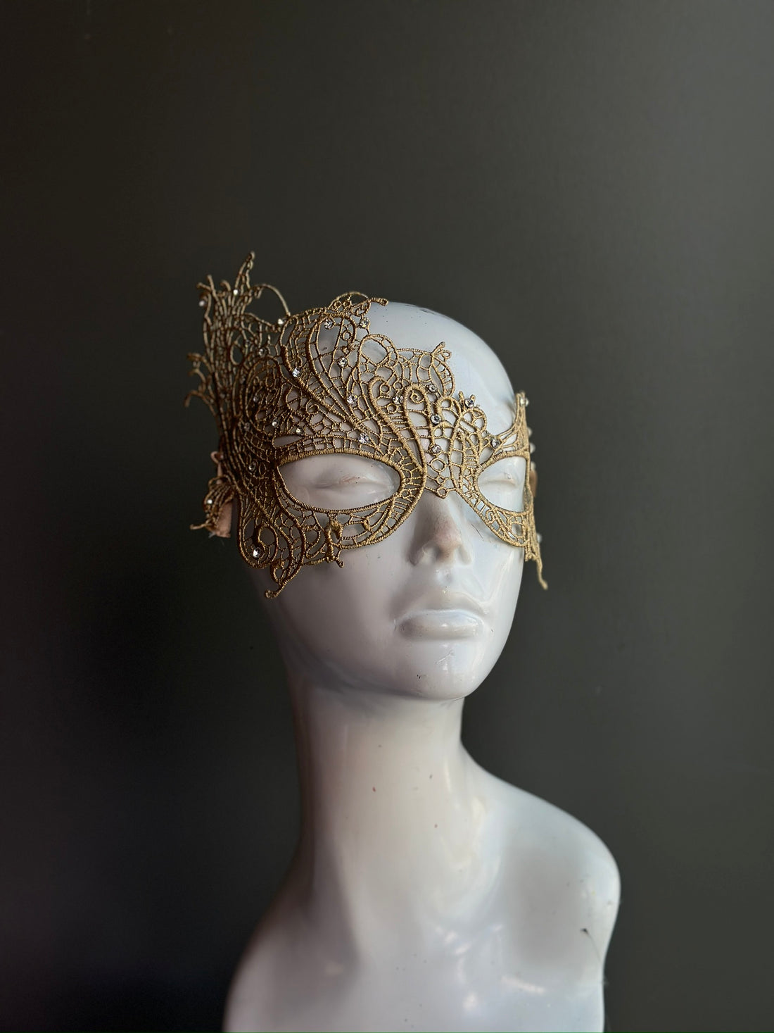 Elizabeth Lace Mask - Gold