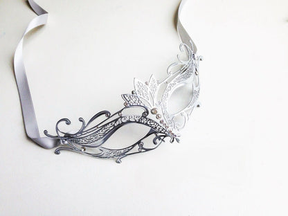 Elegant Rhinestone Mask - Silver