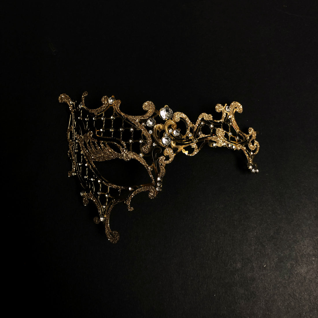 Gold filigree masquerade mask with rhinestones, elegant Venetian-style mask for women’s balls, proms, and Halloween parties.