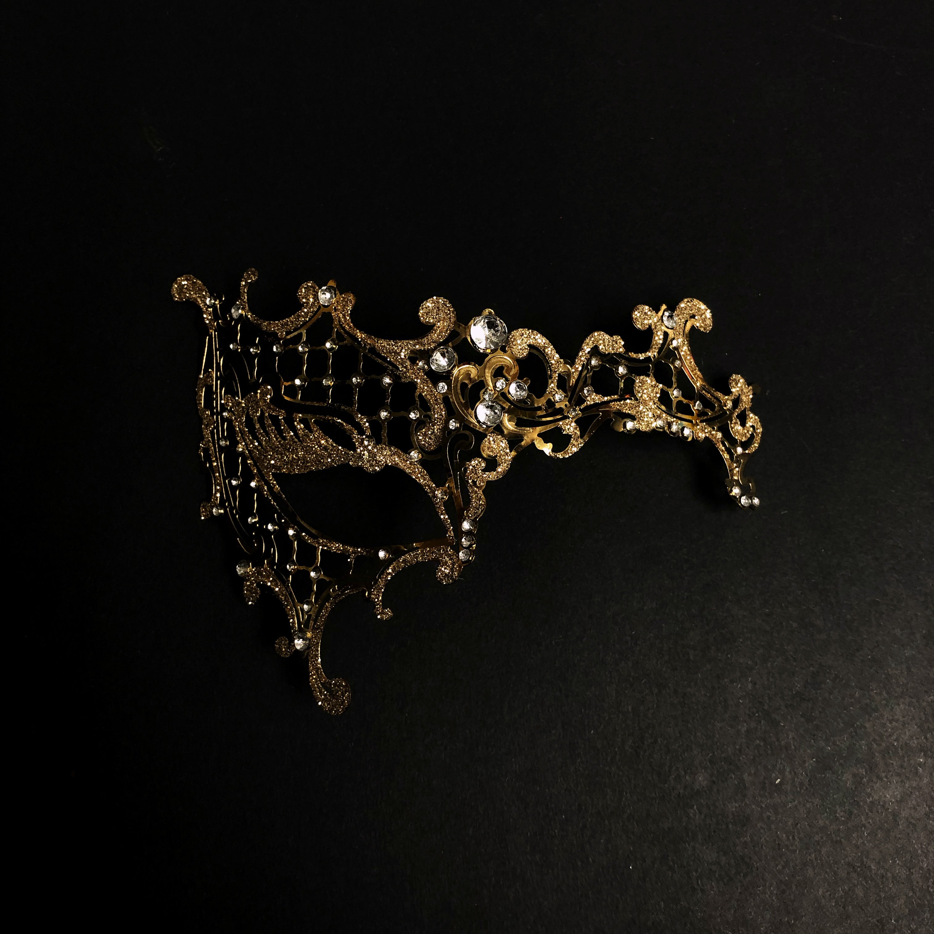 Gold filigree masquerade mask with rhinestones, elegant Venetian-style mask for women’s balls, proms, and Halloween parties.