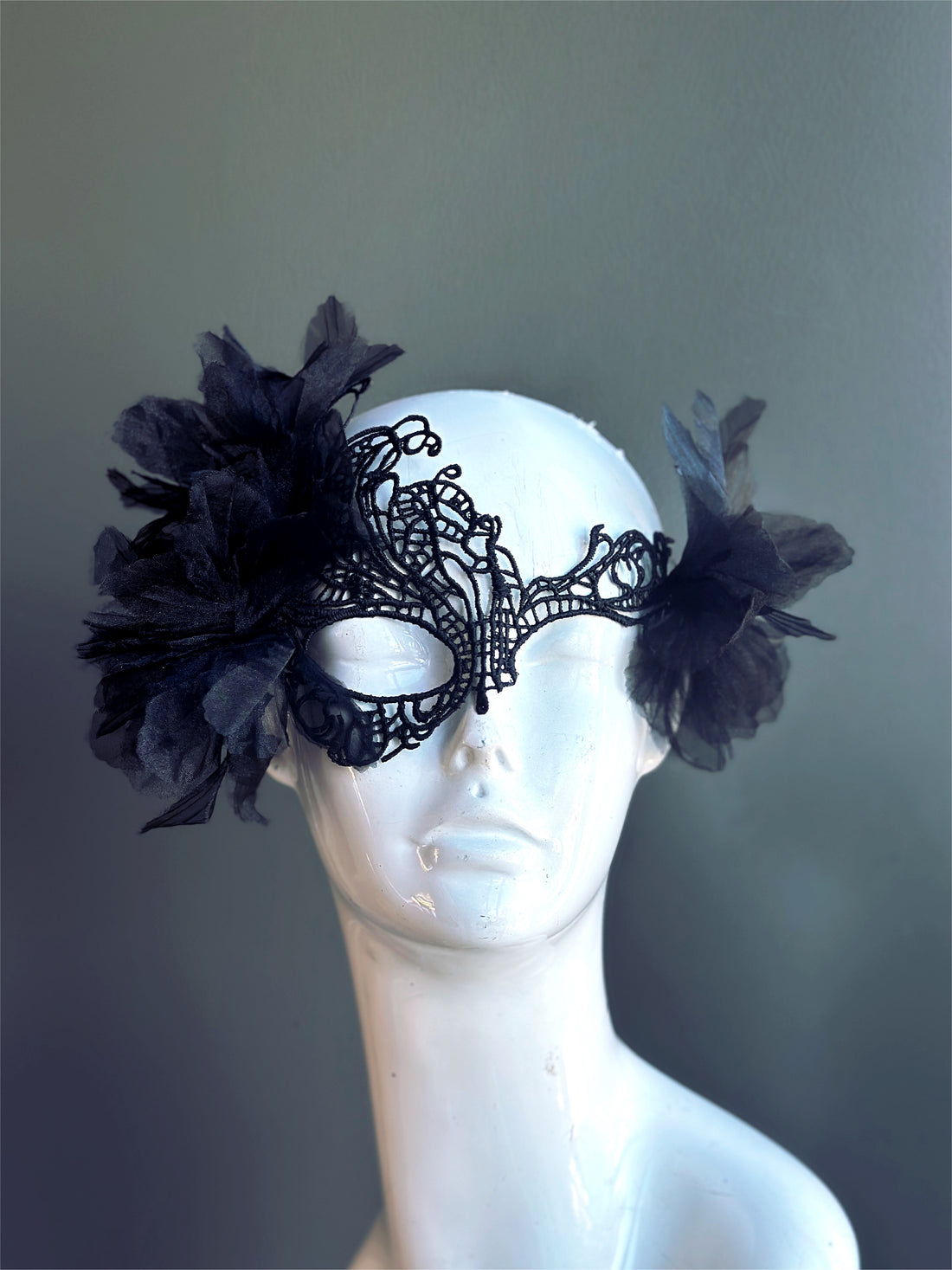 Raven Bloom – Black Lace Mask with Flower