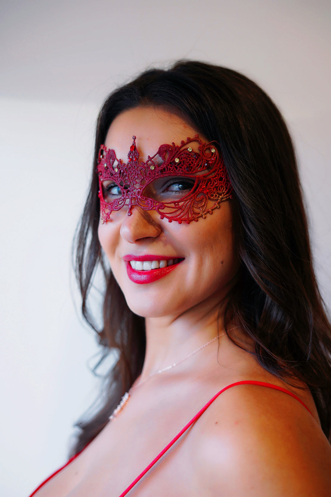 Ana Lace Mask - Red