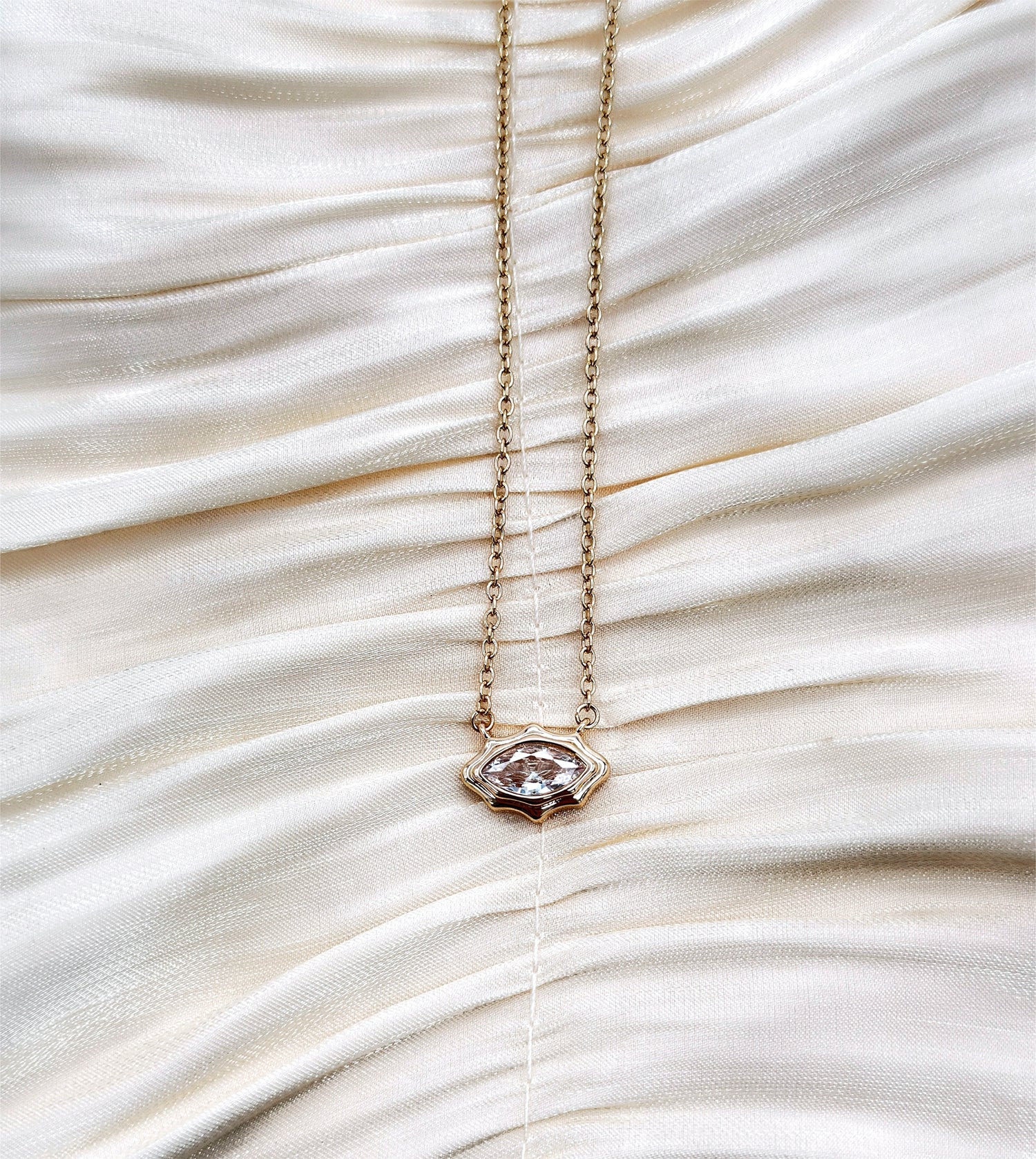 Crystal Eye - Necklace (Gold)