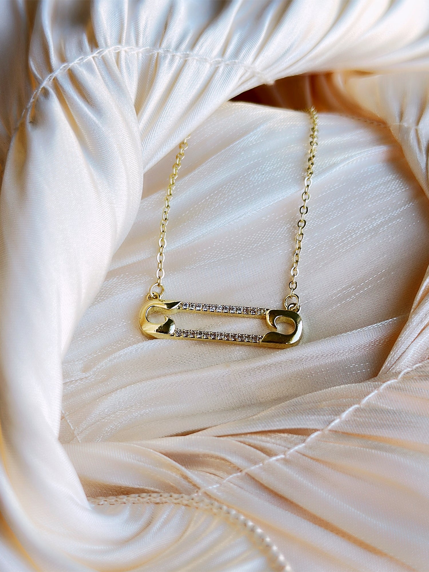 Safety Pin - Necklace (Gold)