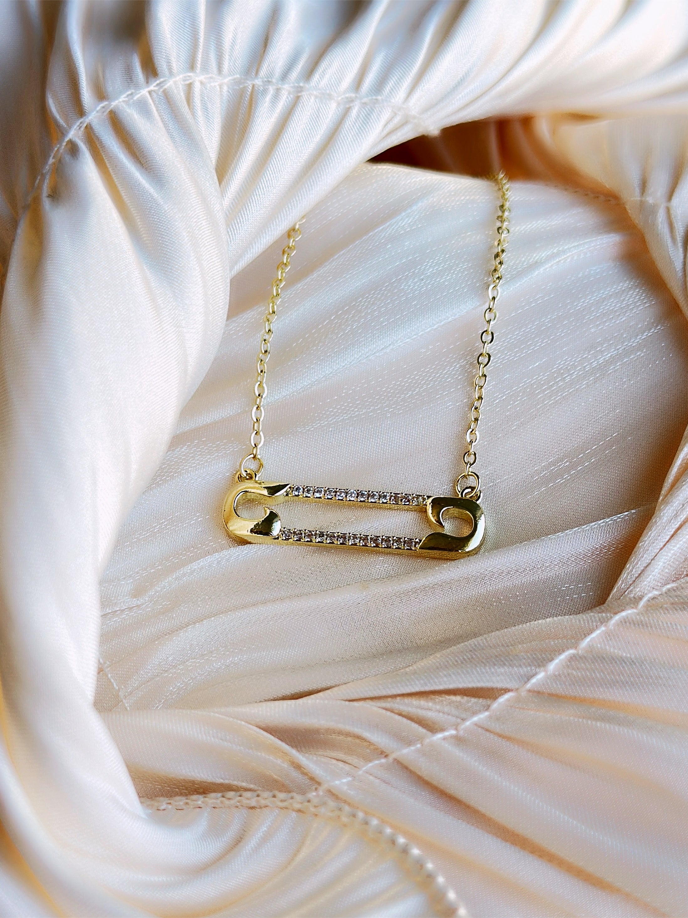 Safety Pin - Necklace (Gold)